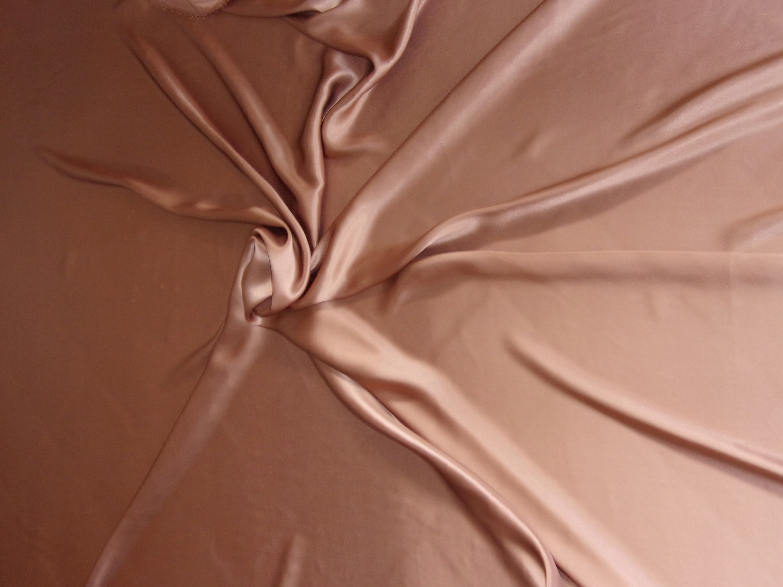 italský béžový hedvábný satén