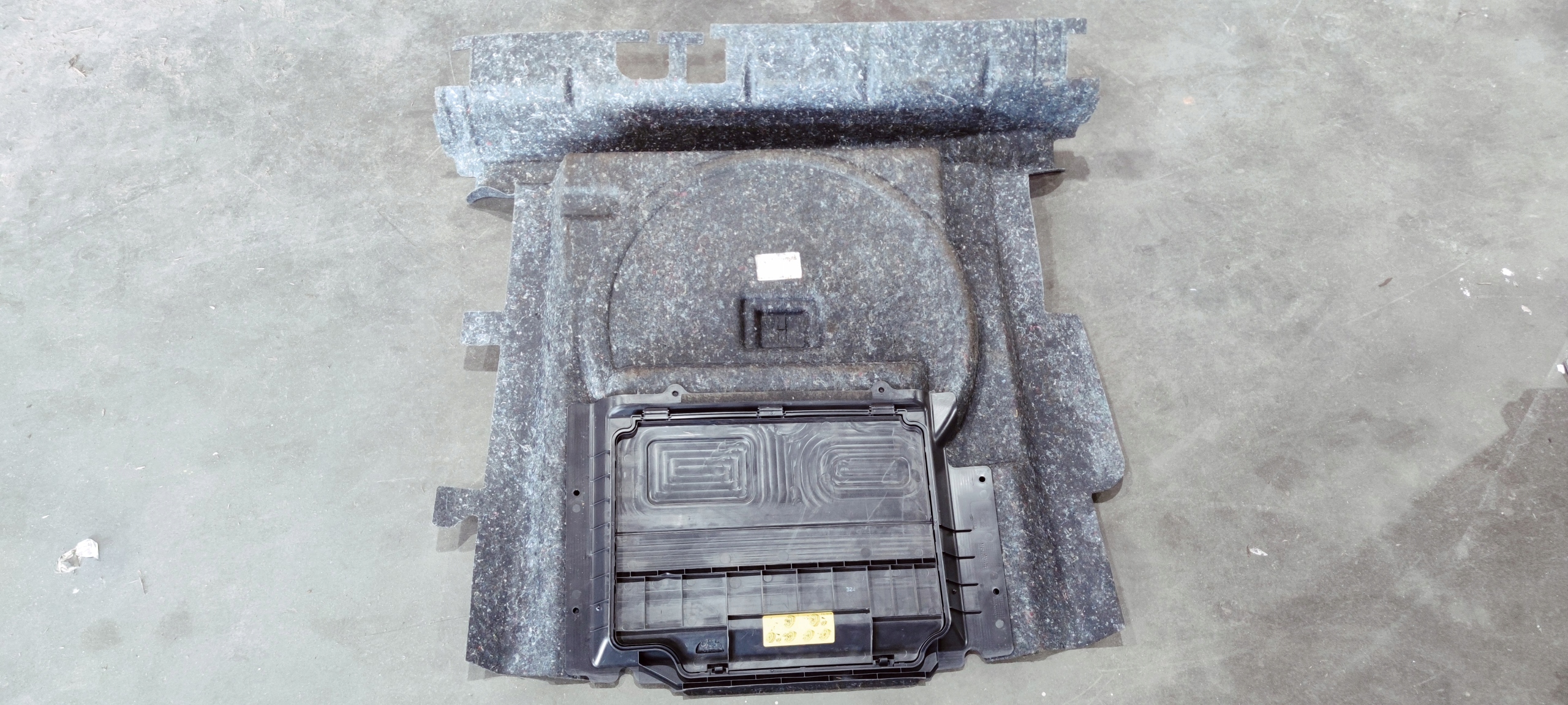 upholstery WNEKI boot AUDI Q5 8R 8R0863462A