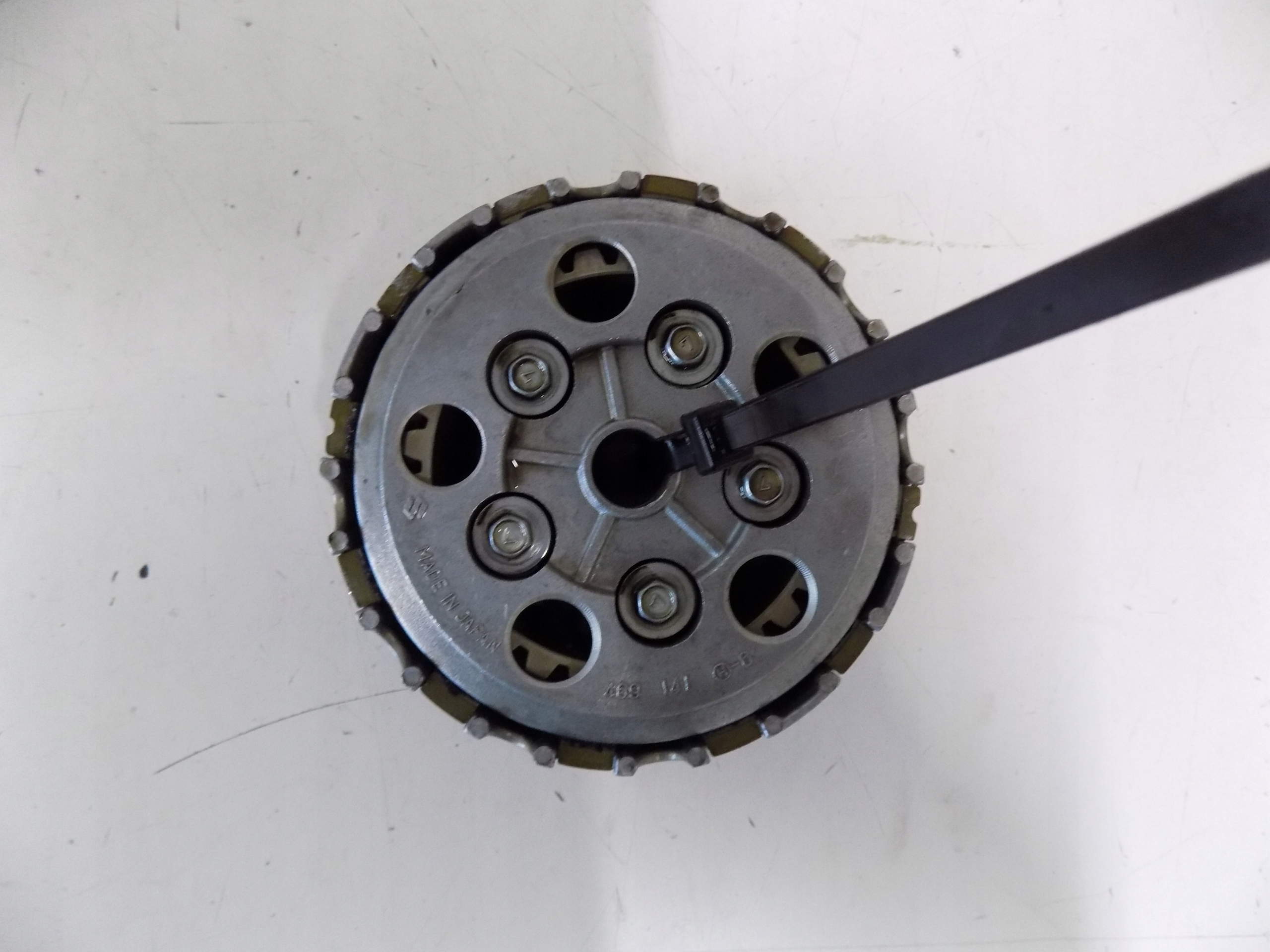 SUZUKI MARAUDER 125 КОШИК ЗЧЕПЛЕННЯ