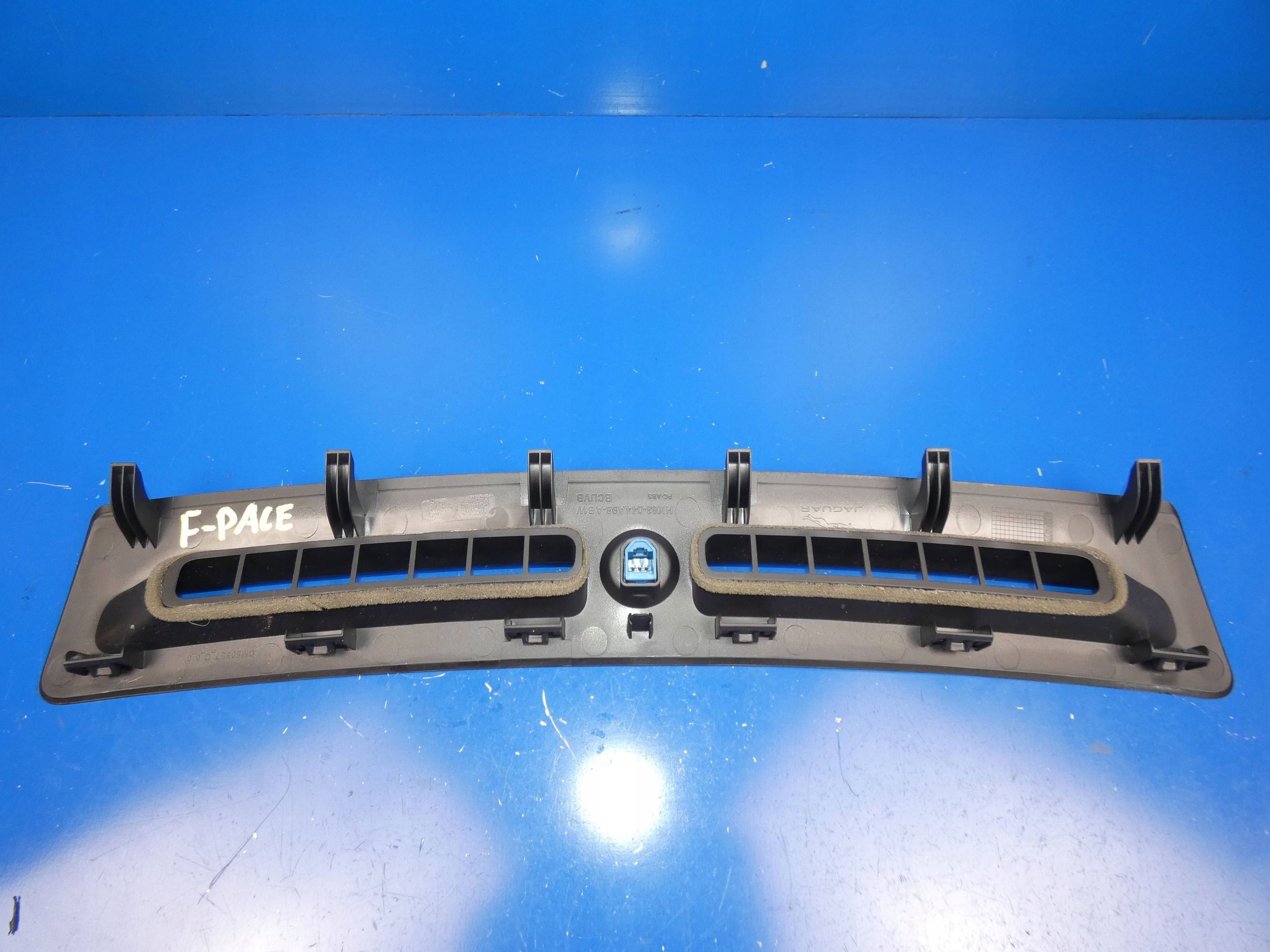 JAGUAR F-PACE X761 intake of the dashboard grid air conditioning devices sensor