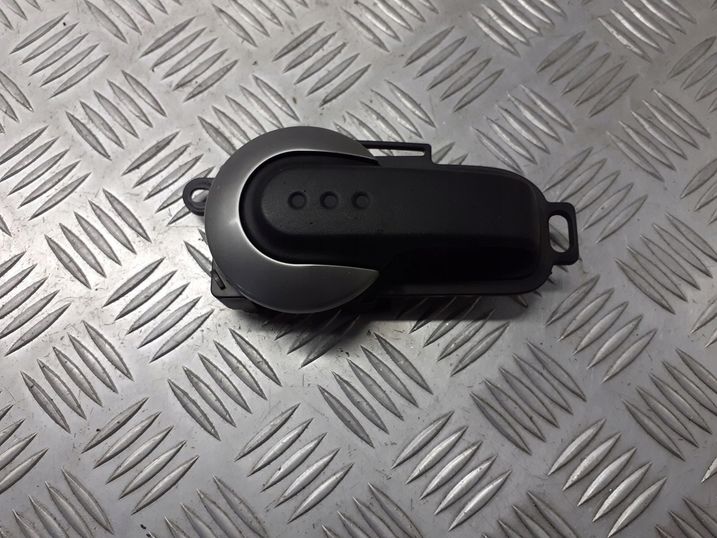 правая ручка двери внутренняя nissan NOTE E11