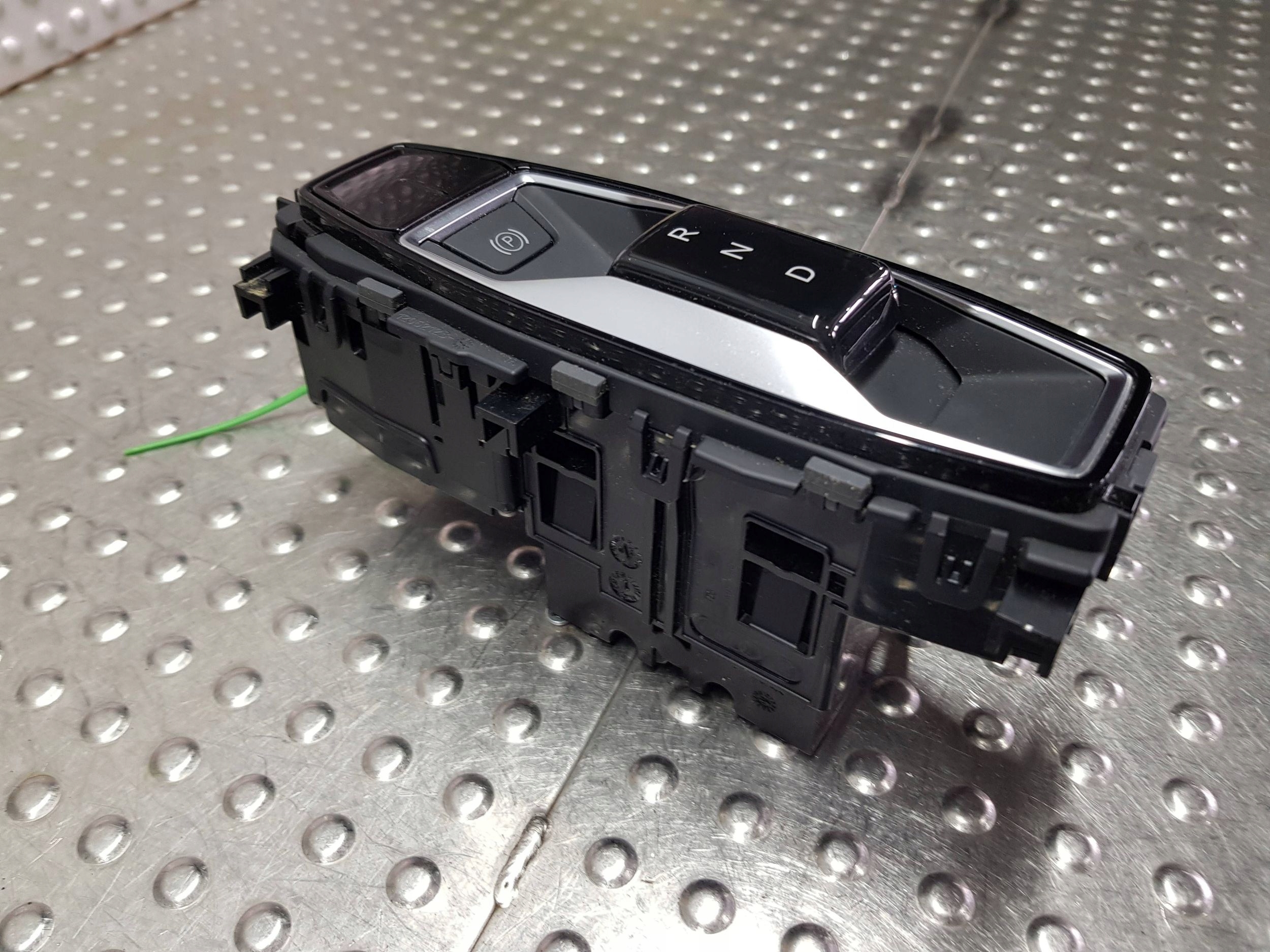 PANEL trim changes of the gear 4J3713059B AUDI E-TRON GT