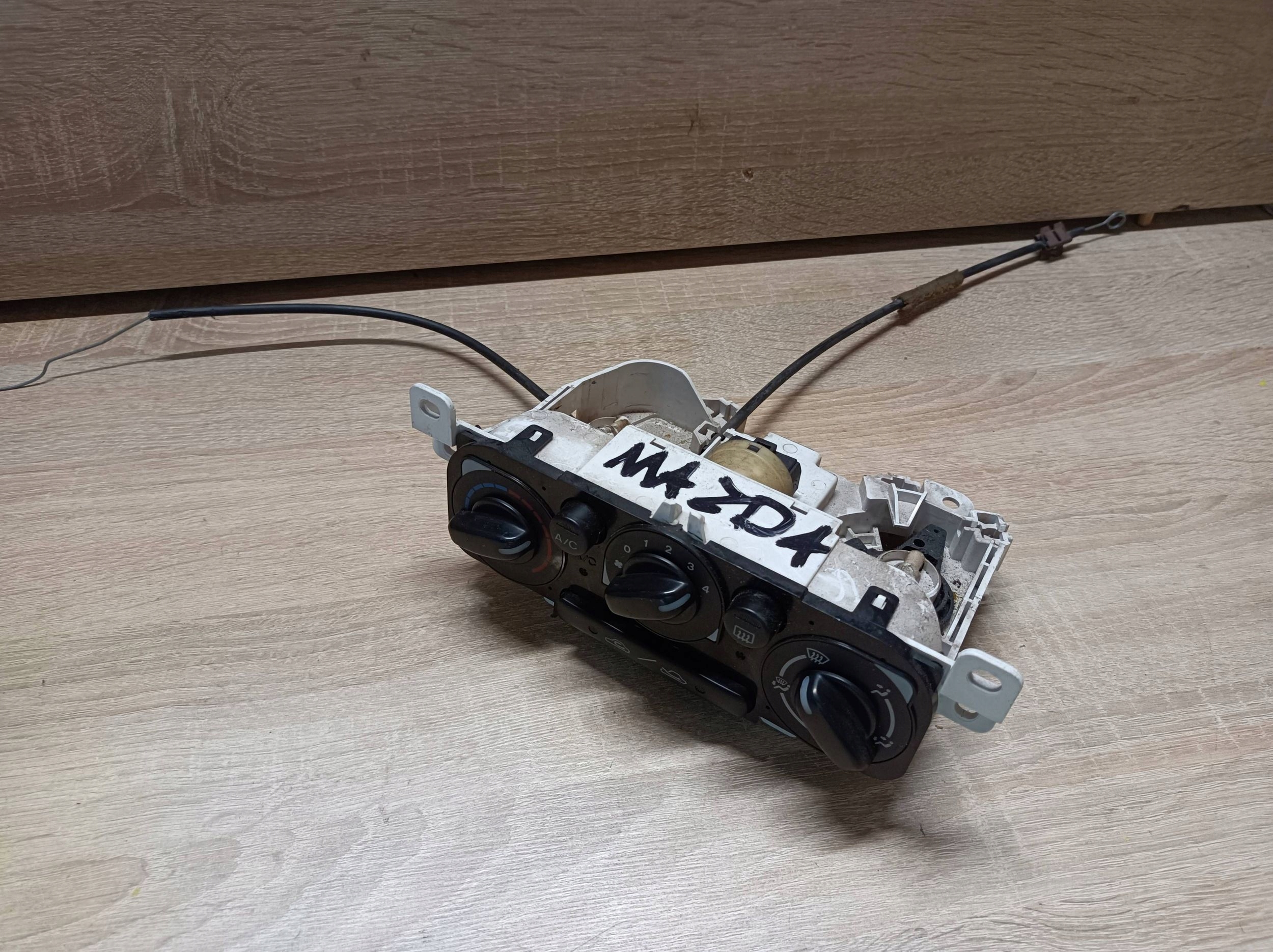 Panel BOCCHETTE wentylacji Mazda 323 F BJ lift