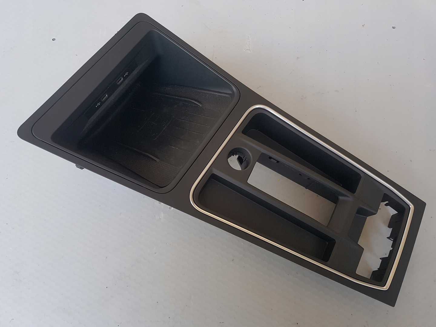 5FB863330 - SEAT LEON 4 IV USB ЦЕНТРАЛЬНАЯ ПОЛКА В ТУННЕЛЕ