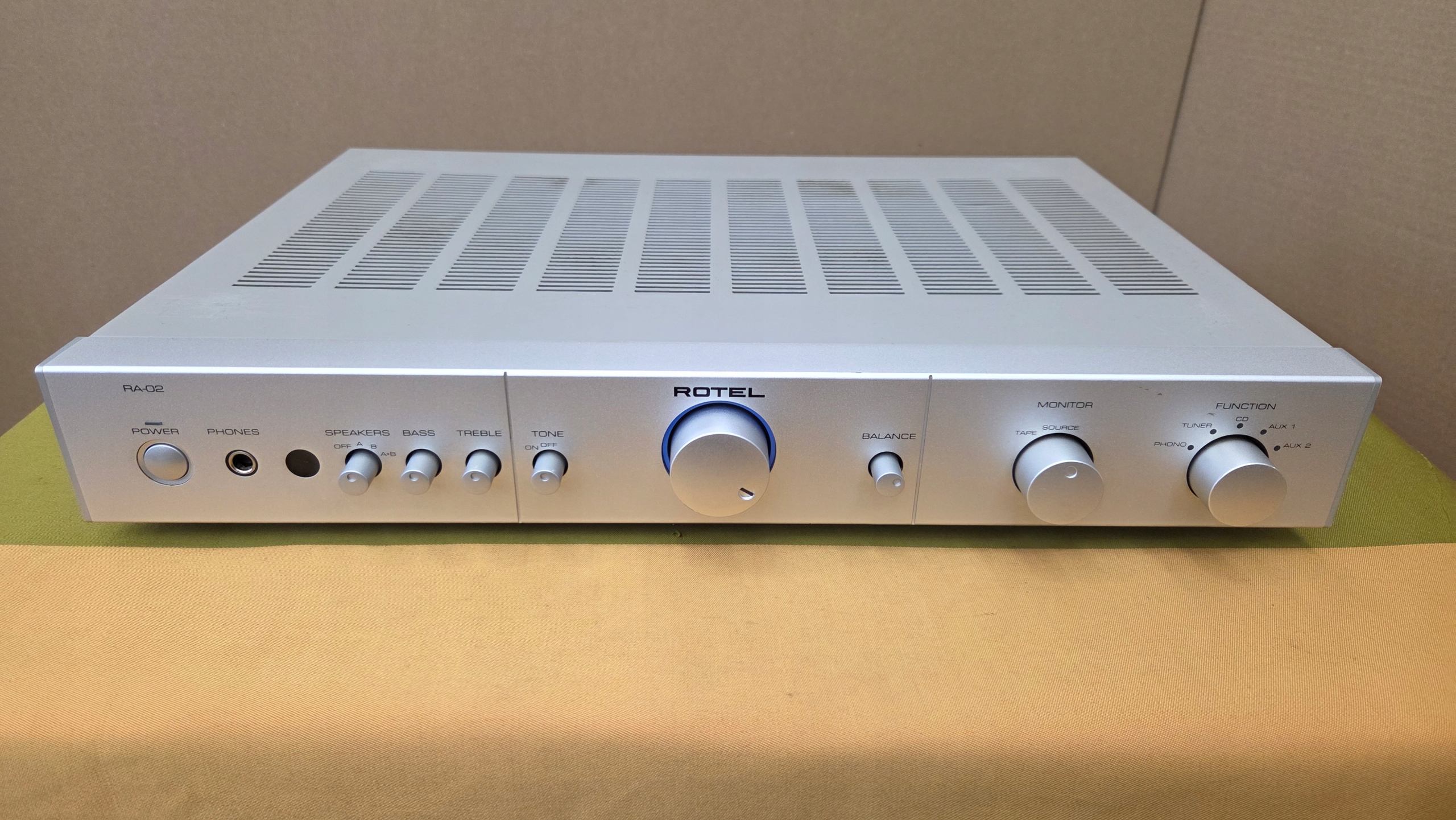 Wzmacniacz stereo Rotel RA-02