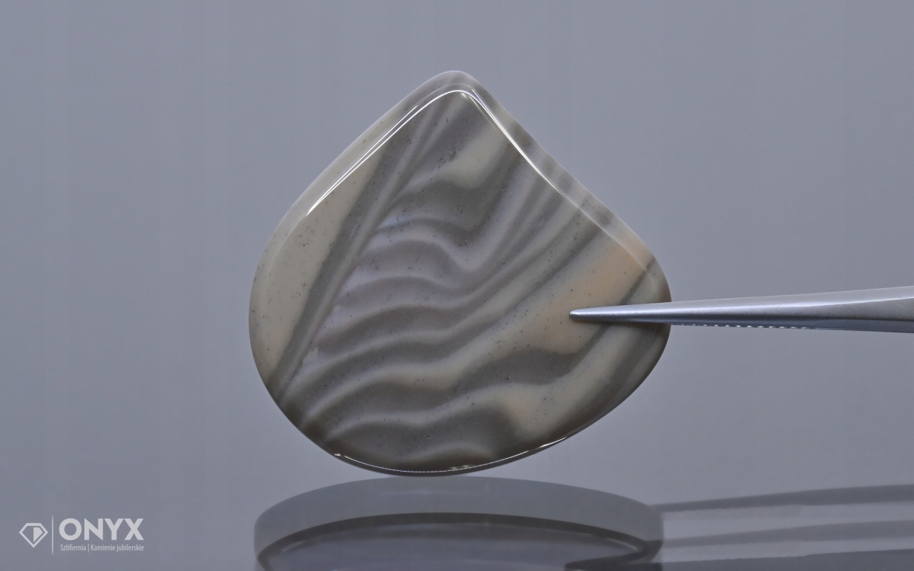 Křemílek pruhovaný kabošon nepravidelný 32,5x31 mm