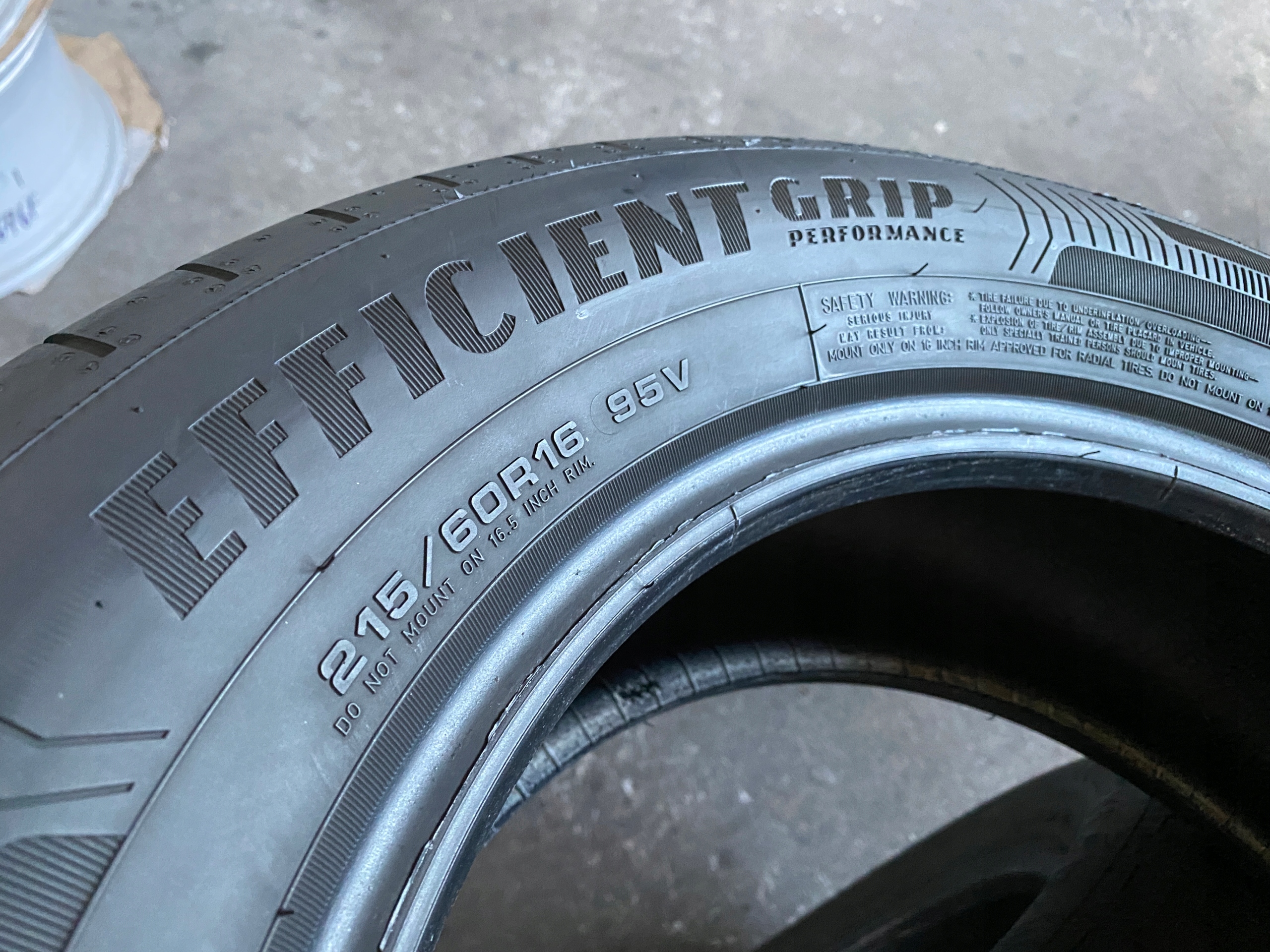 2 tyres summer 215/60R16 95V Goodyear EfficientGrip Performance 6,5mm