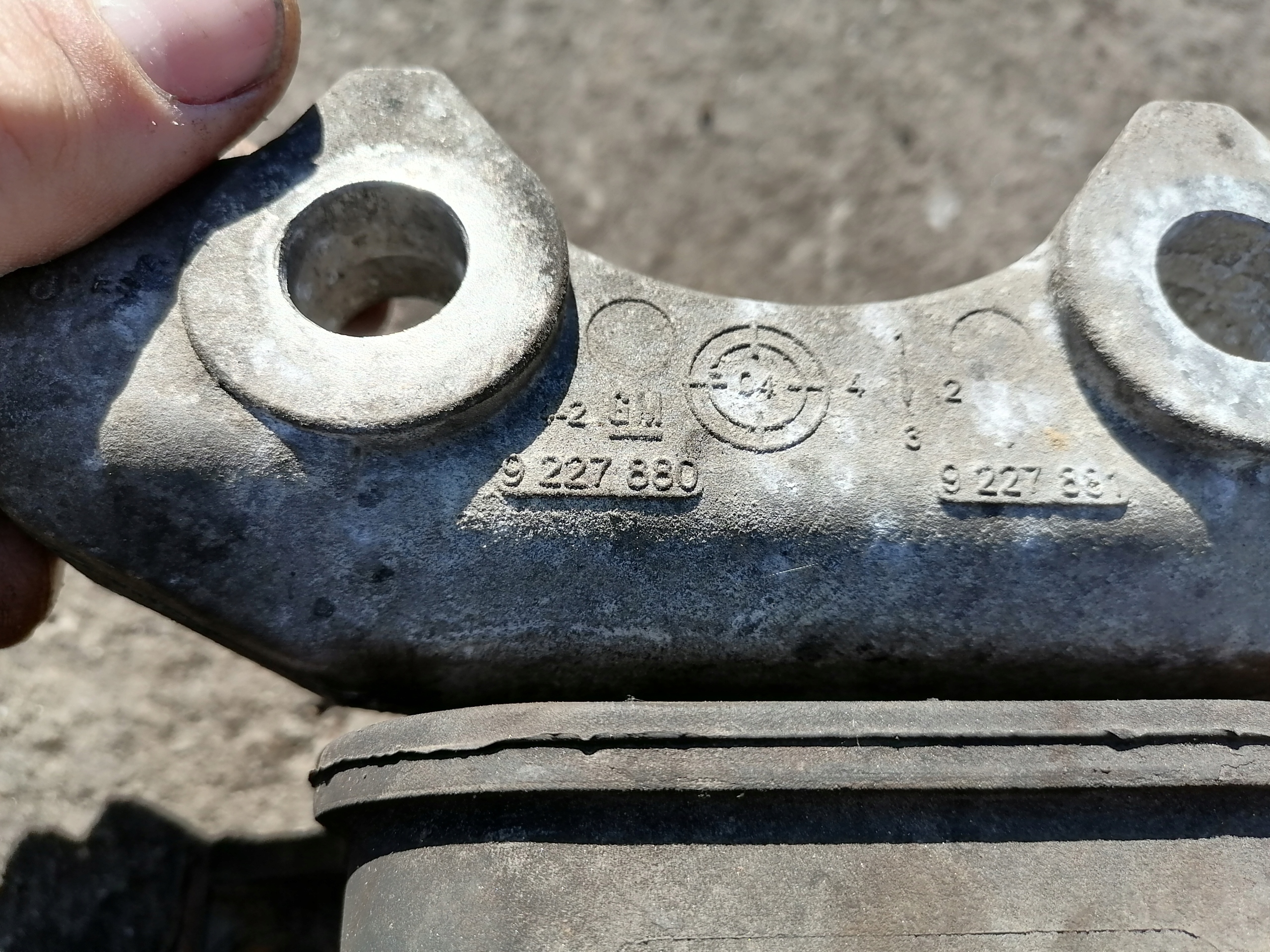holder engine mount OPEL MERIVA A 9227880