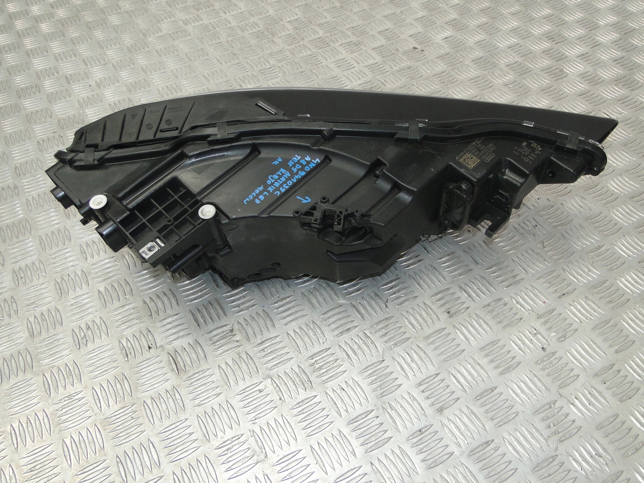 LAMPA REFLEKTOR PRZÓD AUDI A8 4N0941035C MATRIX Producent części Audi OE