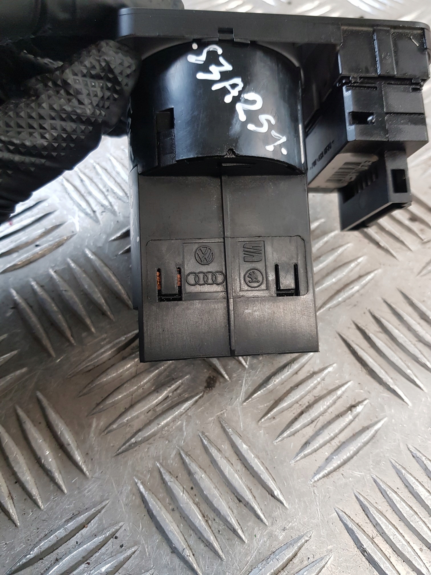 switch light switch 8L1941531H SEAT TOLEDO II 99R