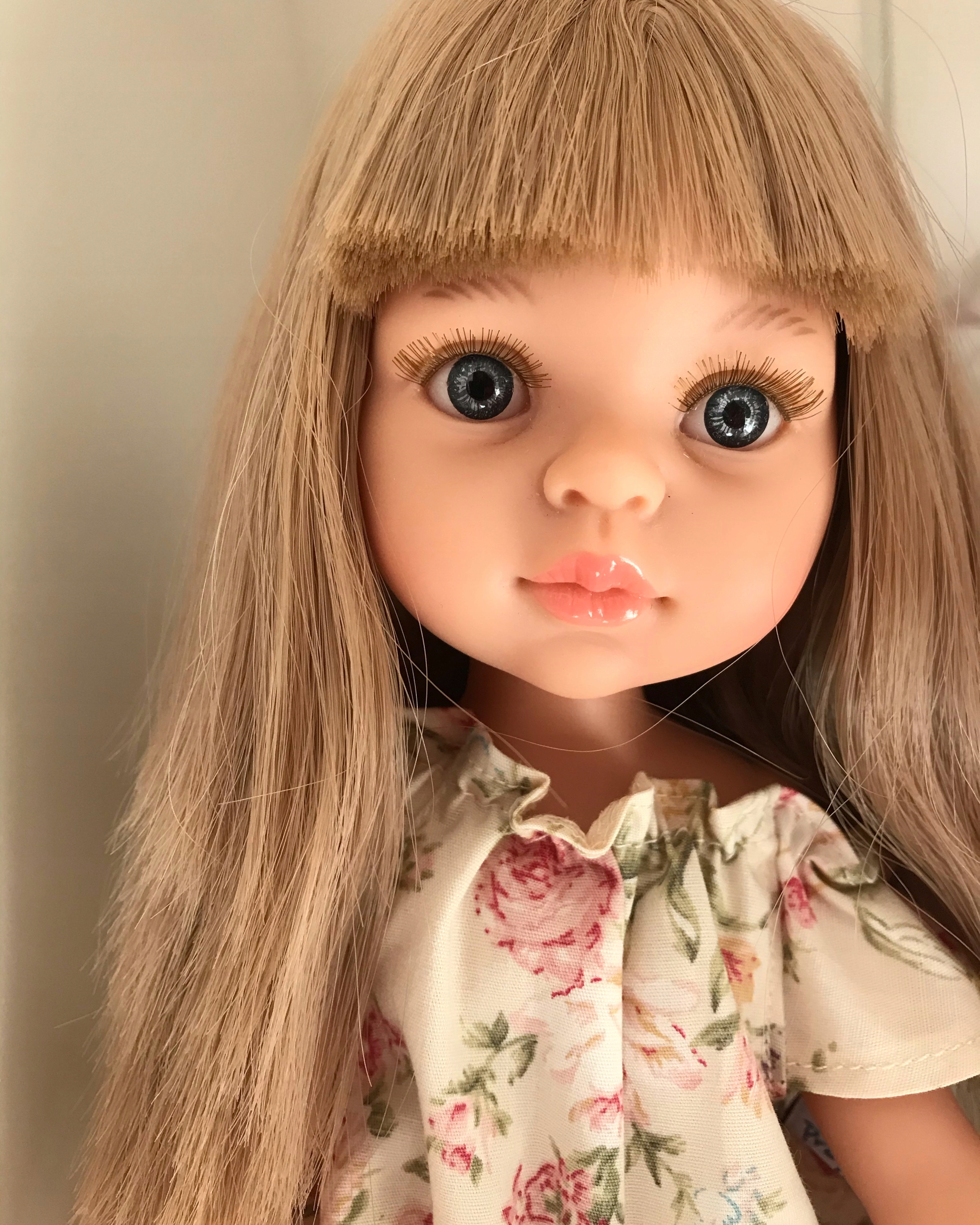 

Lalka Paola Reina Carla z grzywką w piżamce- 32 cm