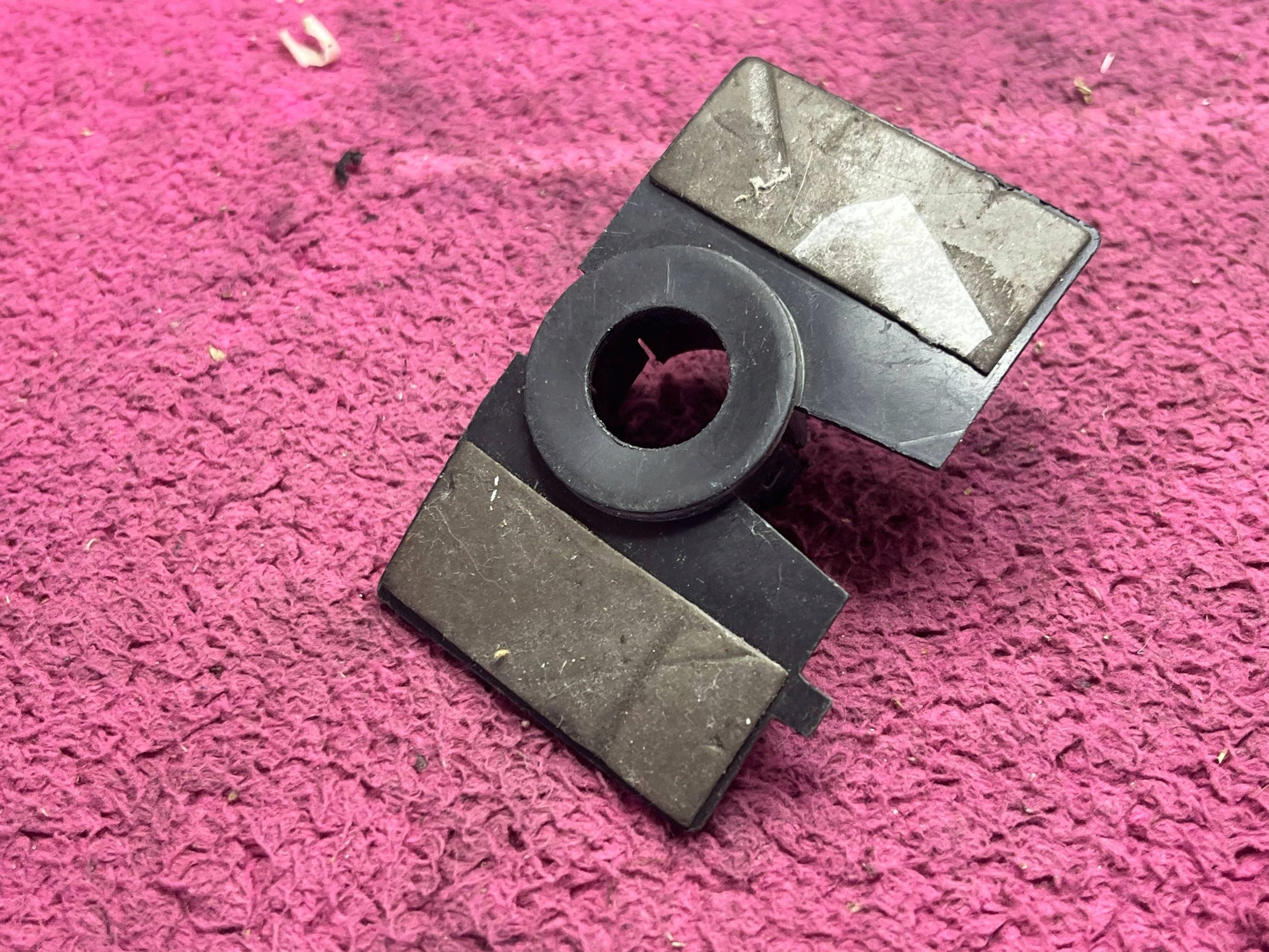 bracket KOCZYK of the sensor PDC rear part Dacia Duster II 253C77117R