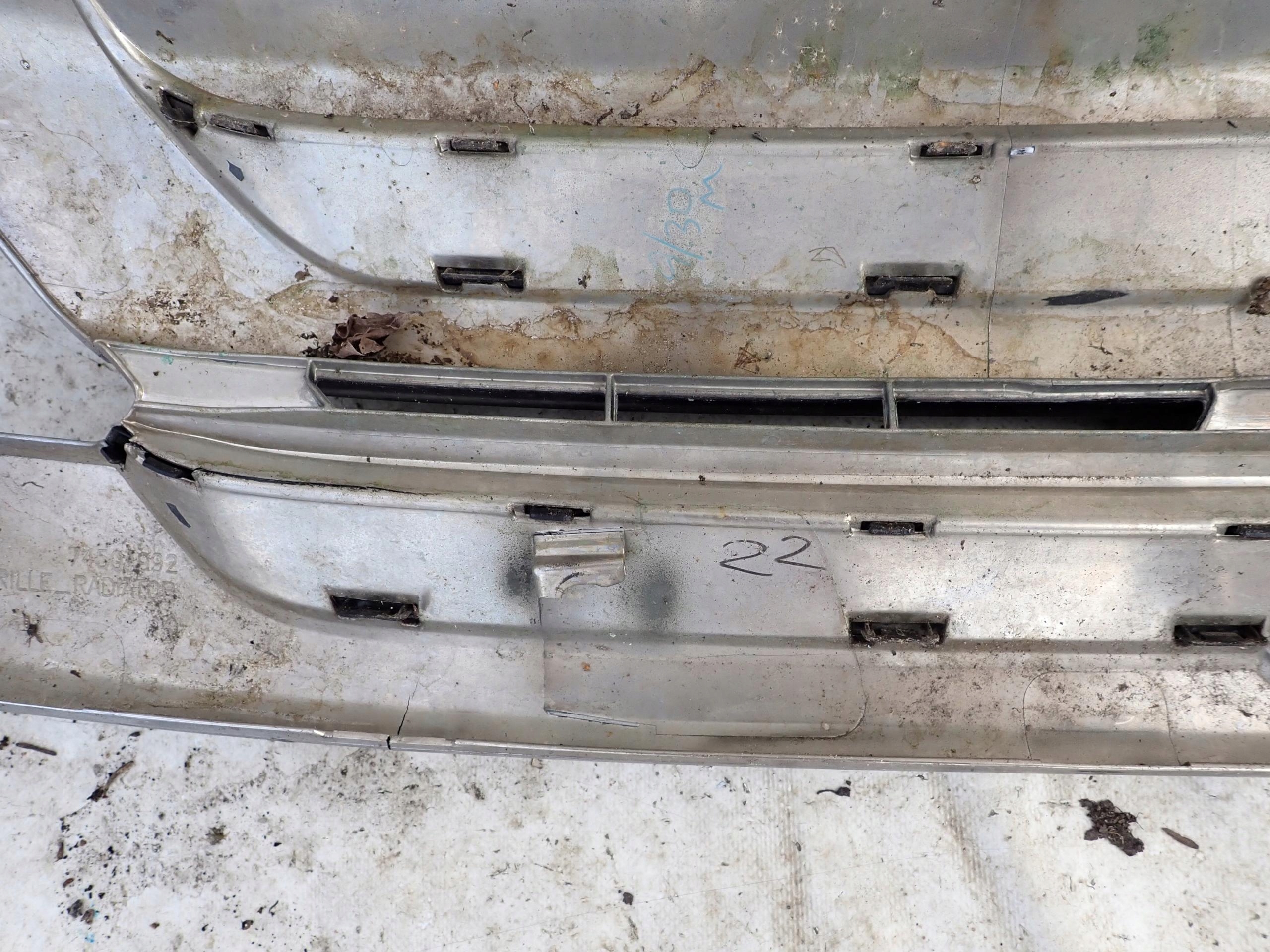 MITSUBISHI OUTLANDER III 15-18 grill grille radiator