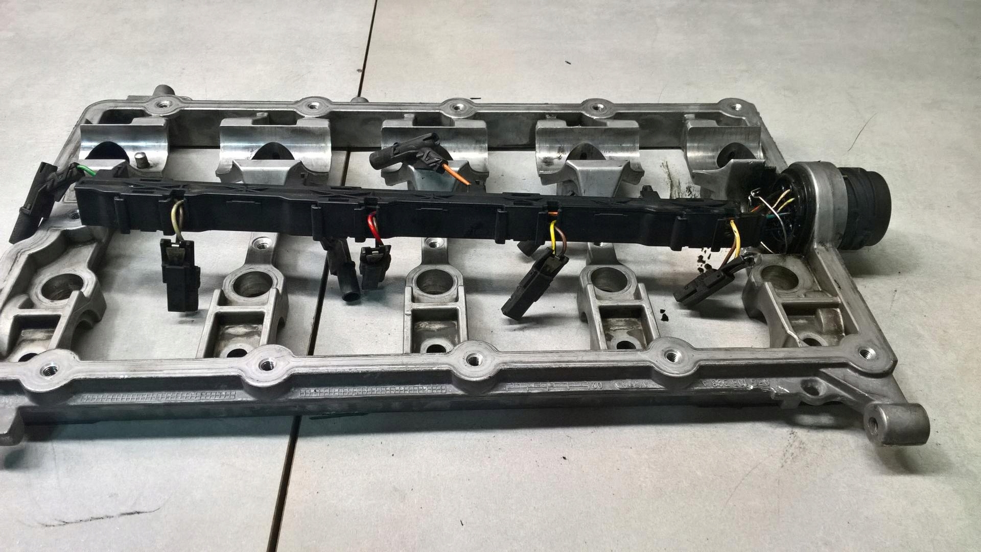 Abdeckung der Ventile VW TOURAN 2.0 TDI 03G103308A