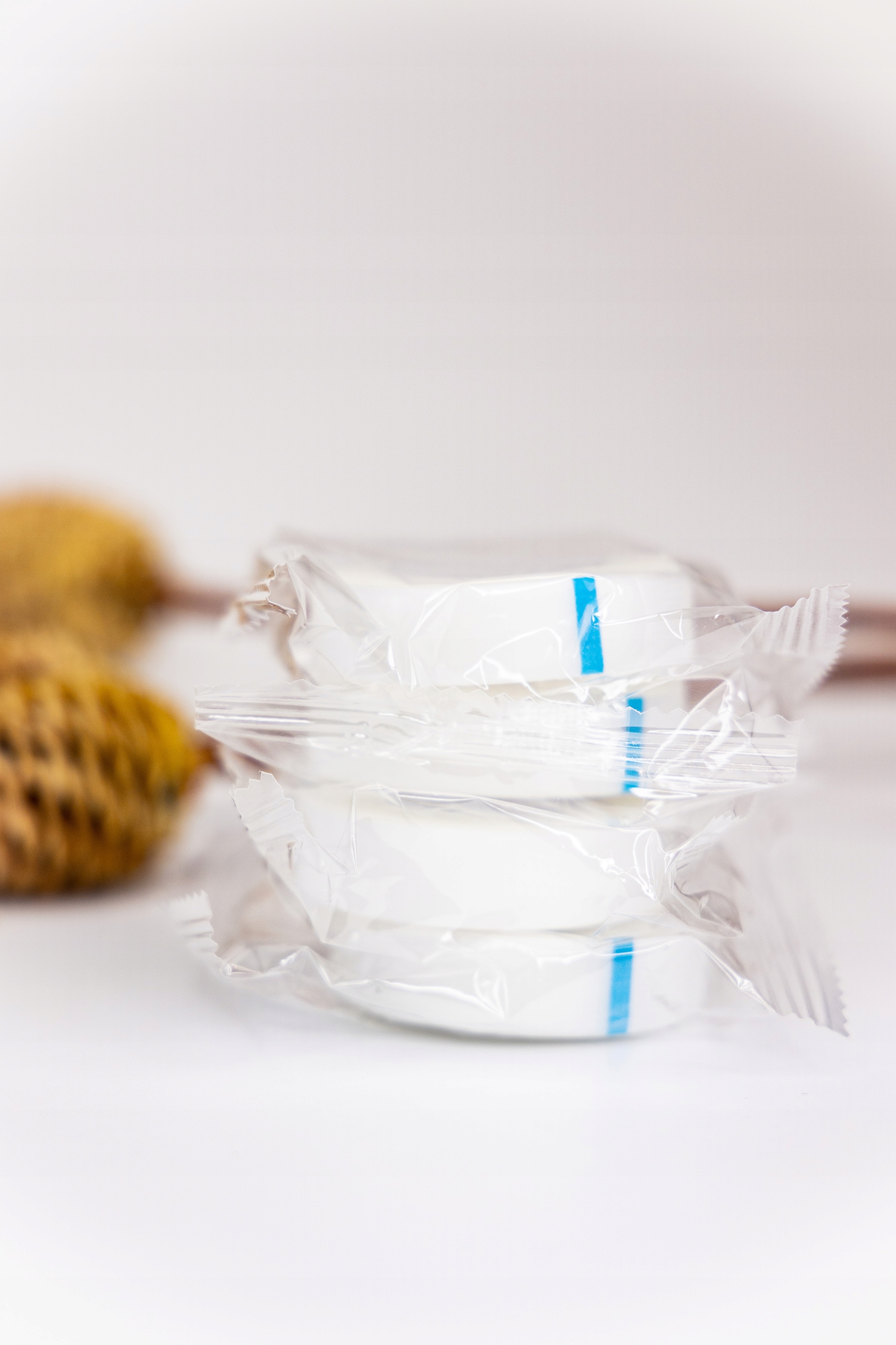 TAŚMA PERFOROWANA DO PRZEDŁUŻANIA RZĘS 1,25 CM X 9 M Marka Lash Shop