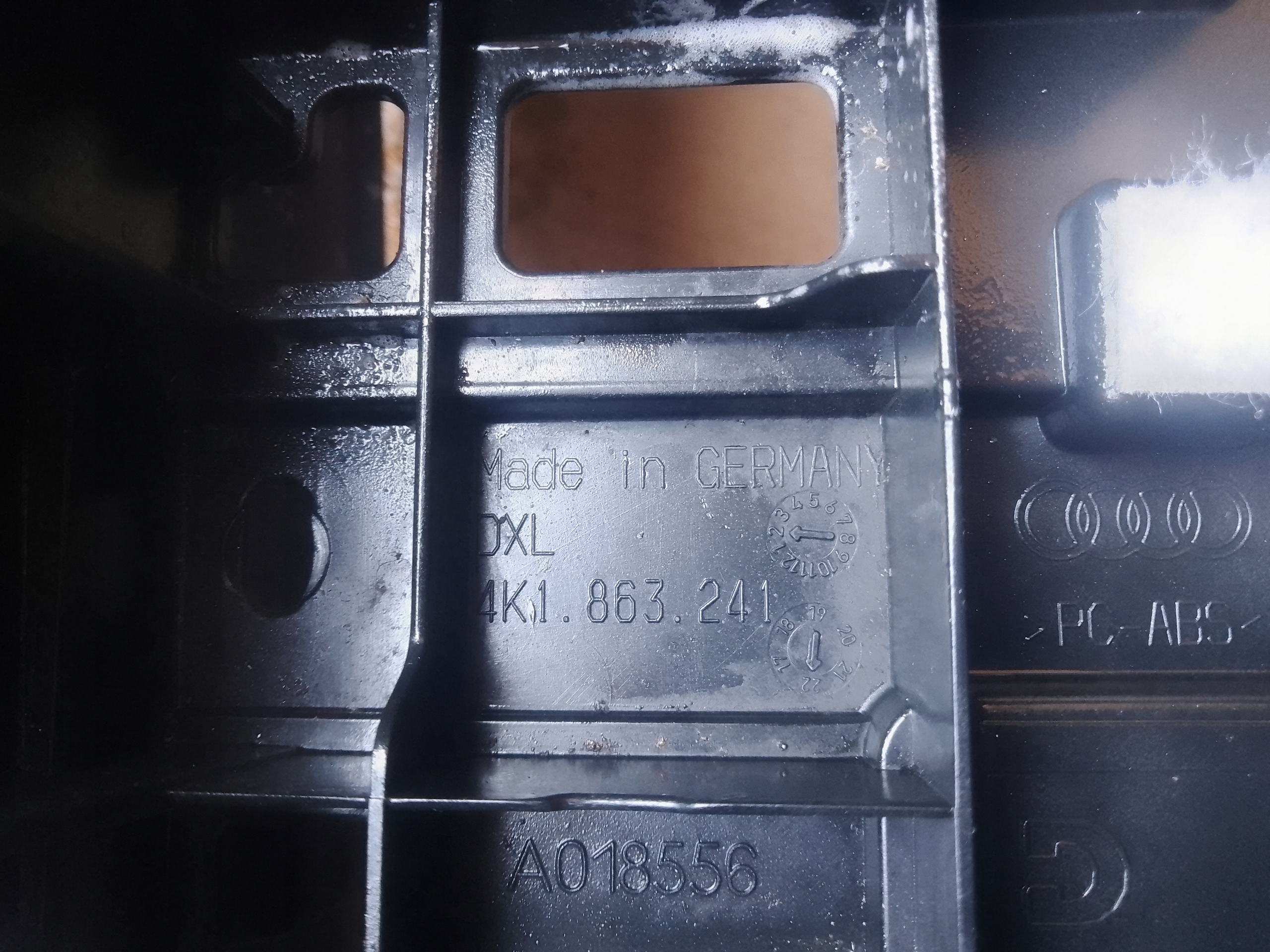 TUNEL central AUDI A6 C8 4K1863241A