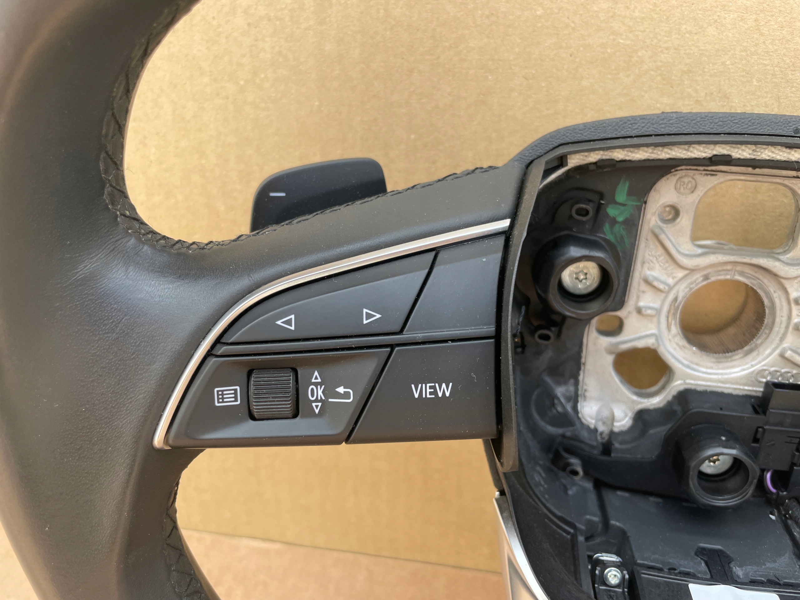 Volant AUDI Q7 Q8 4M8419091S IDEAL Complète