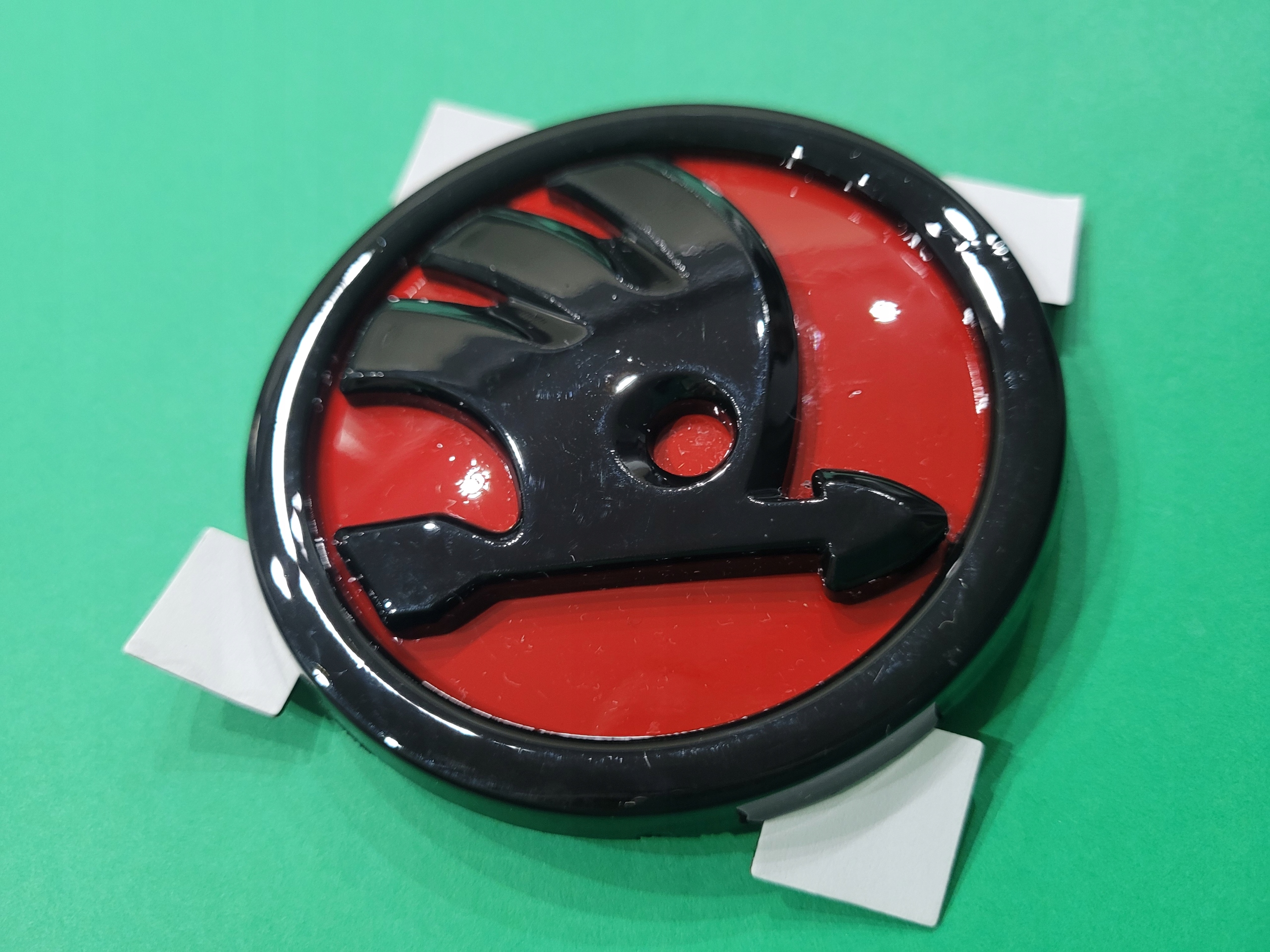 Emblemat logo do Skoda 90 mm Red-Black Glossy Marka Inna