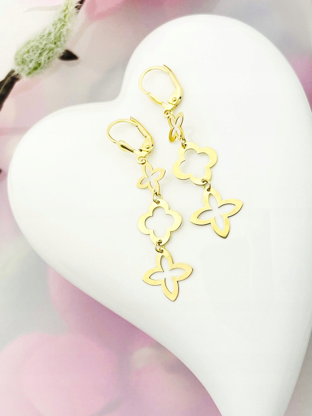 Zlaté náušnice s ažurovými květy, závěsné,