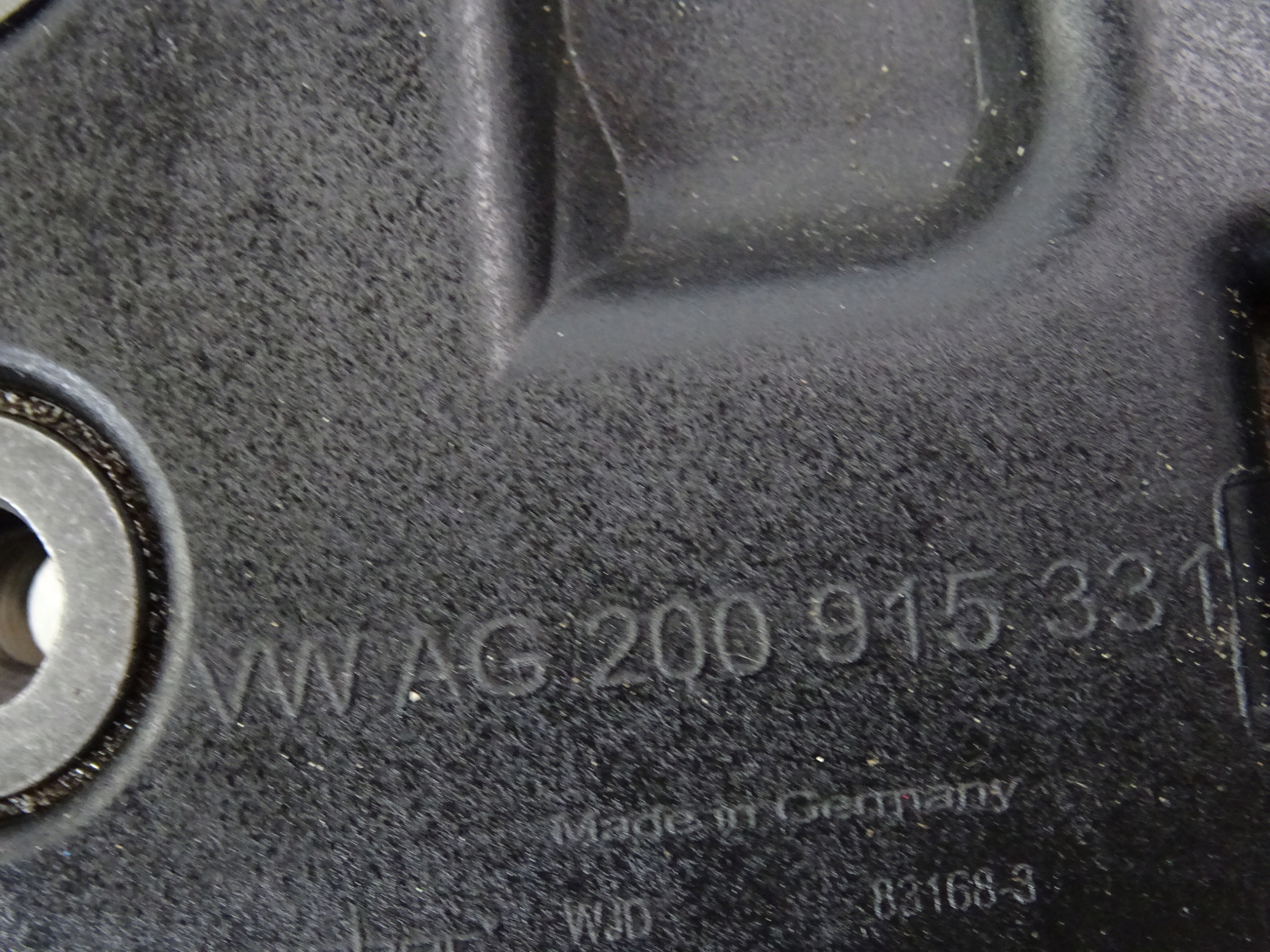 VW T-CROSS 1.0 TSI OBUDOWA PODSTAWA AKUMULATORA 2Q0915331 Producent części Volkswagen OE