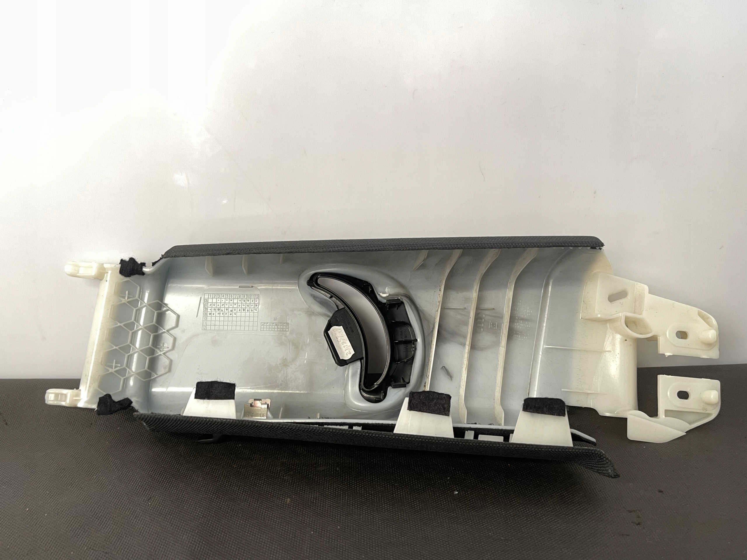 AUDI A5 8T covers SLUPKA B right 8T0867244A