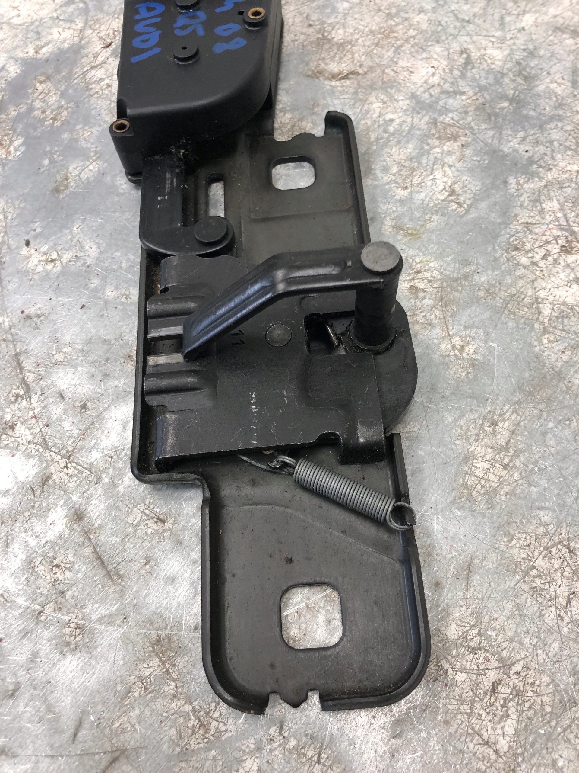 lock DOCIAG bonnet AUDI A4 B8 A5 Q5 4F9827383E
