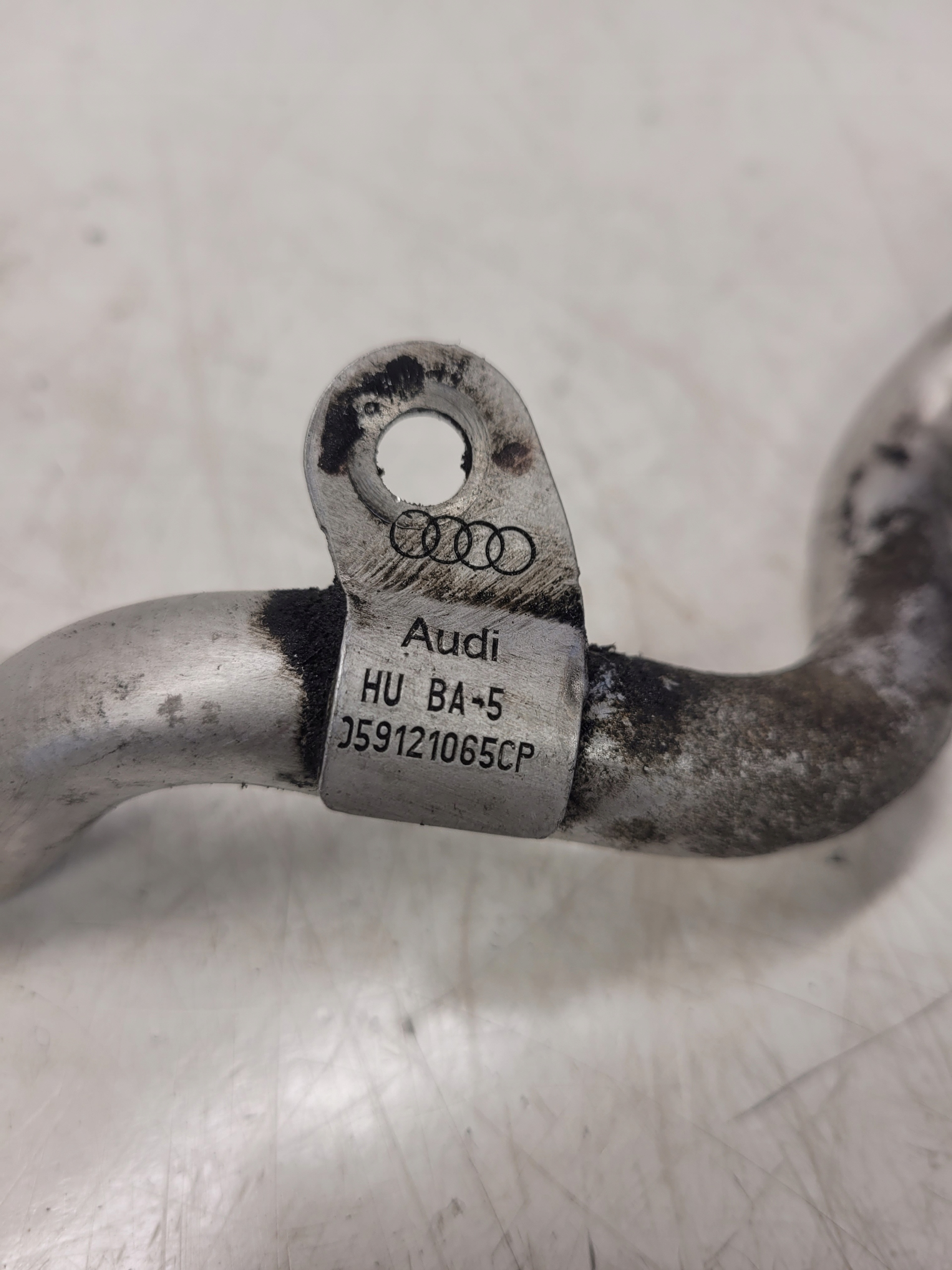 vedení hadice vody AUDI A6 C7 A7 3.0 TDI 059121065CP