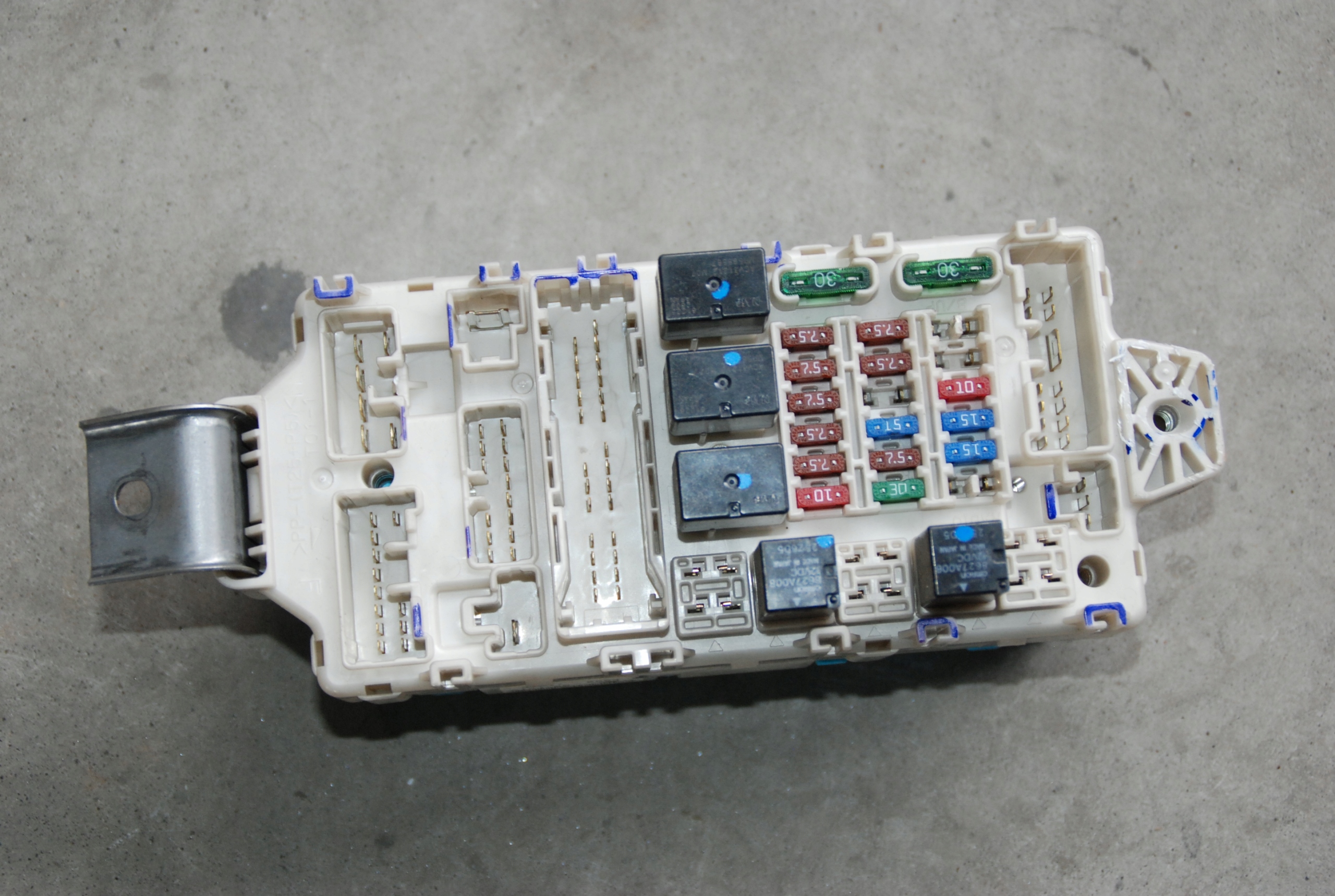 КОРОБКА МОДУЛЬ BSI 8637A1 MITSUBISHI PAJERO IV 3.2