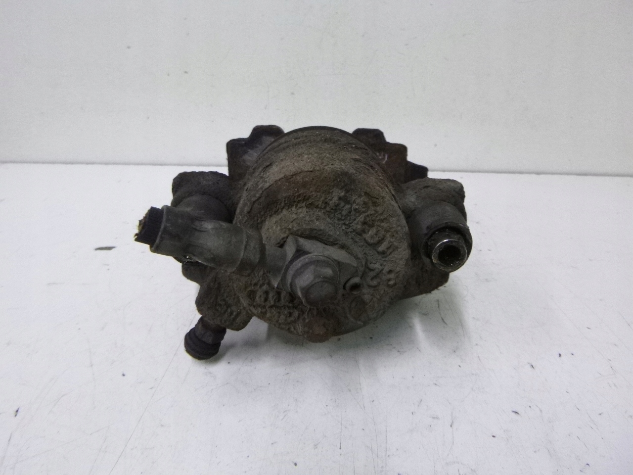 caliper brake front Volkswagen Polo 9N 1.2 03r.