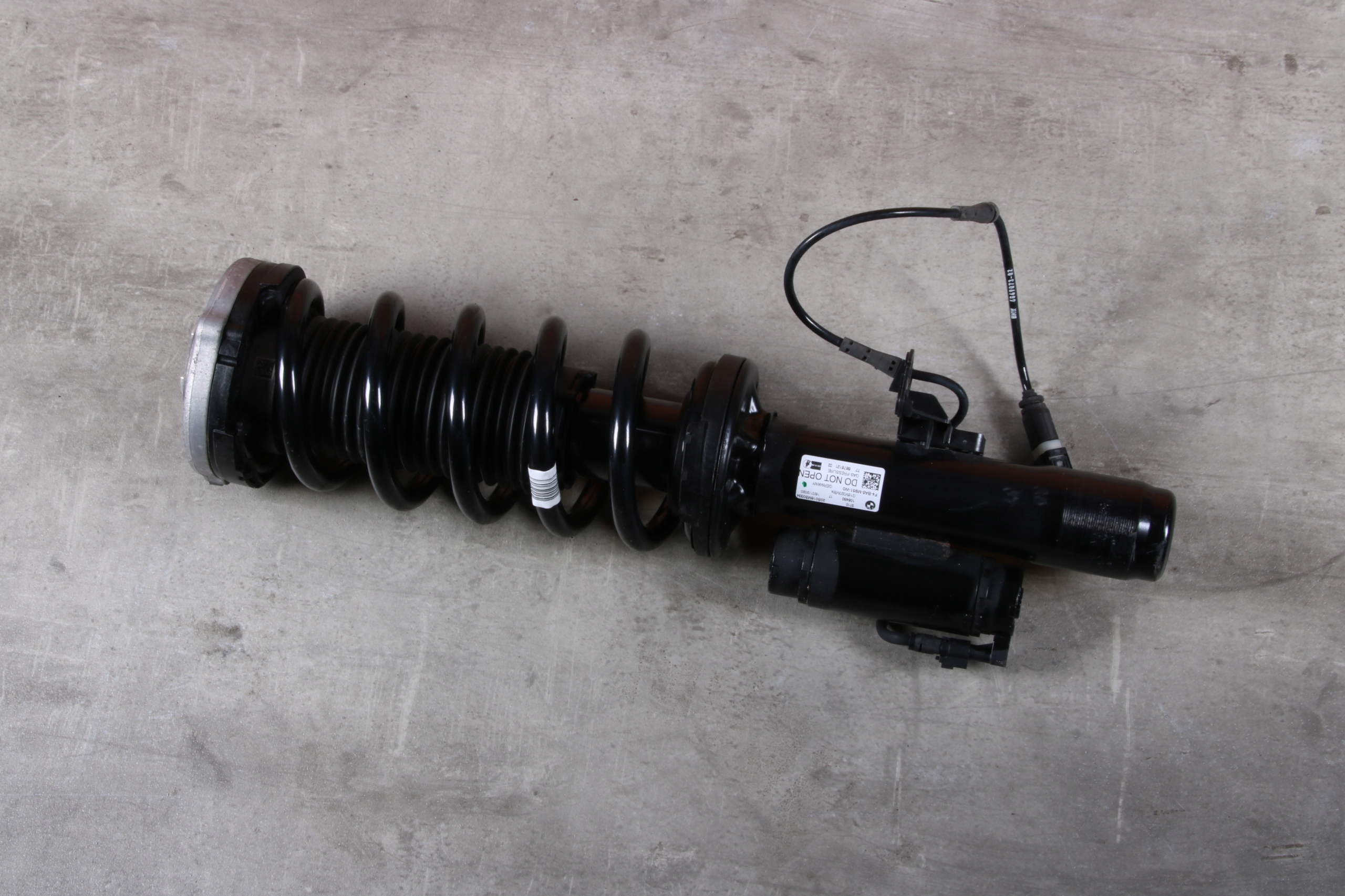 BMW 8 G16 X-DRIVE shock absorber left front front VDM 6878121