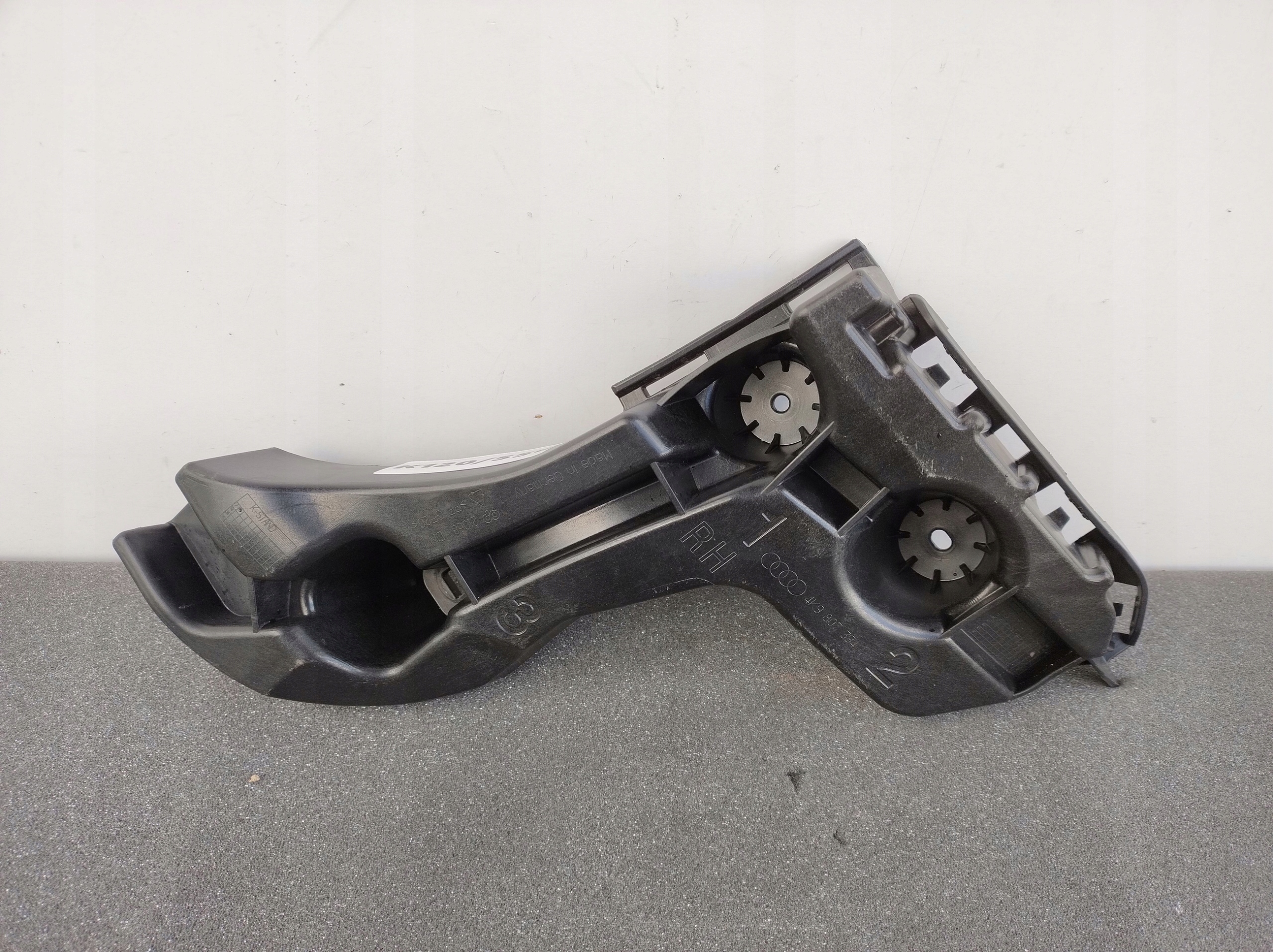 right bumper bracket rear part AUDI A6 C8 KOMBI bracket