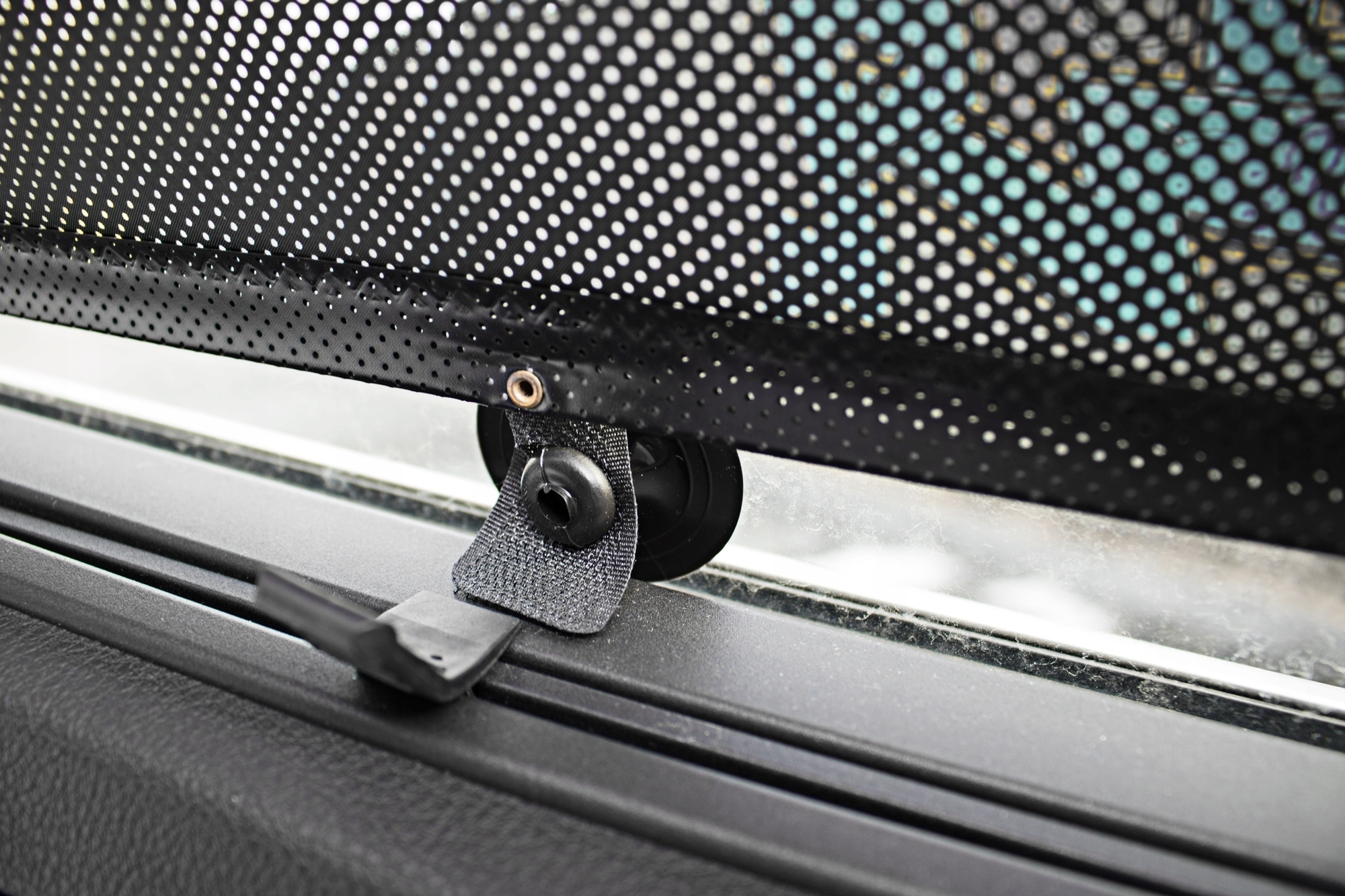 ROLETY PRZECIWSŁONECZNE NA SZYBY SAMOCHODOWE 55CM HACZYKI RZEPY PRZYSSAWKA Producent Agmi