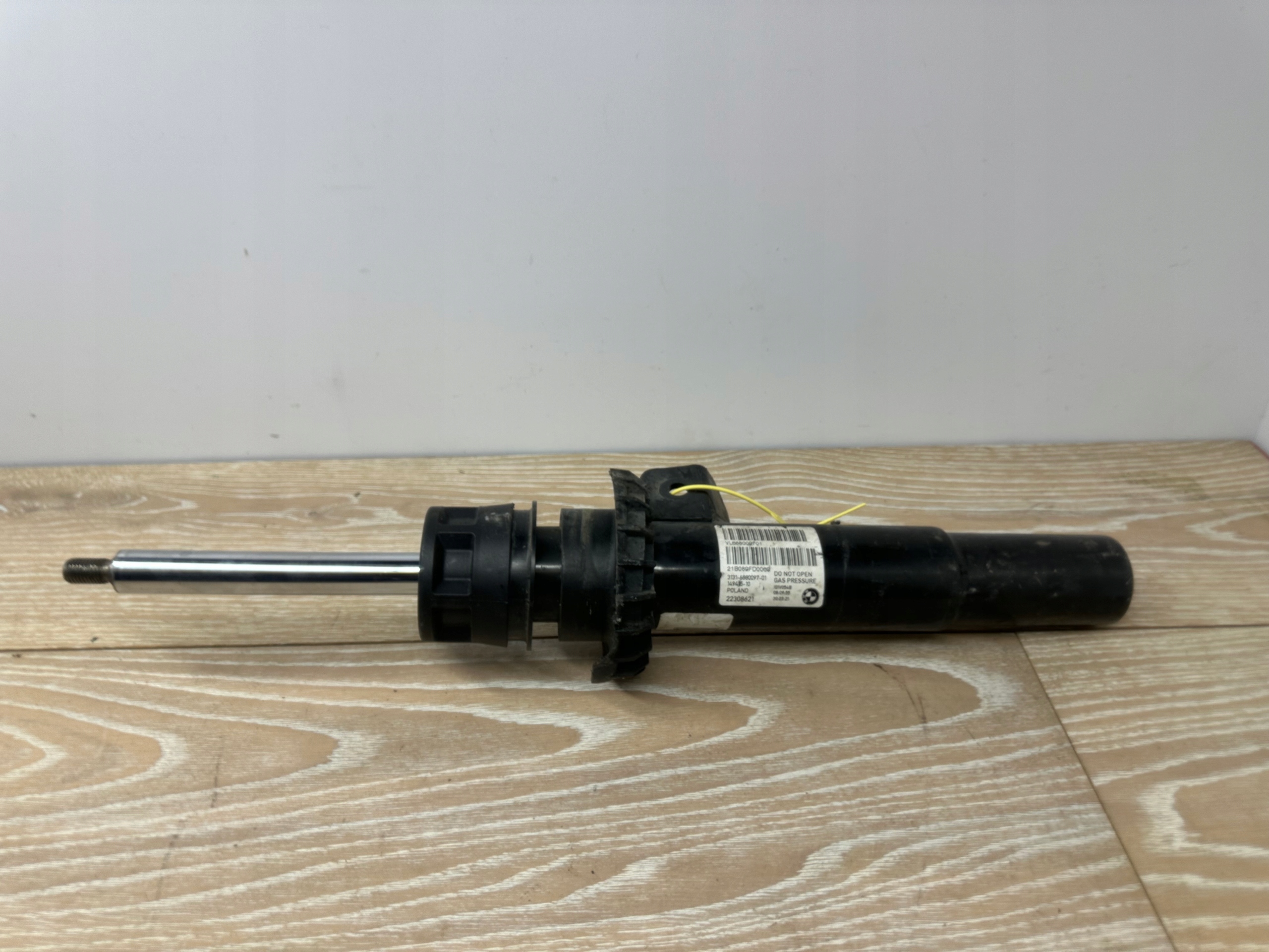 BMW I01 shock absorber 6880097