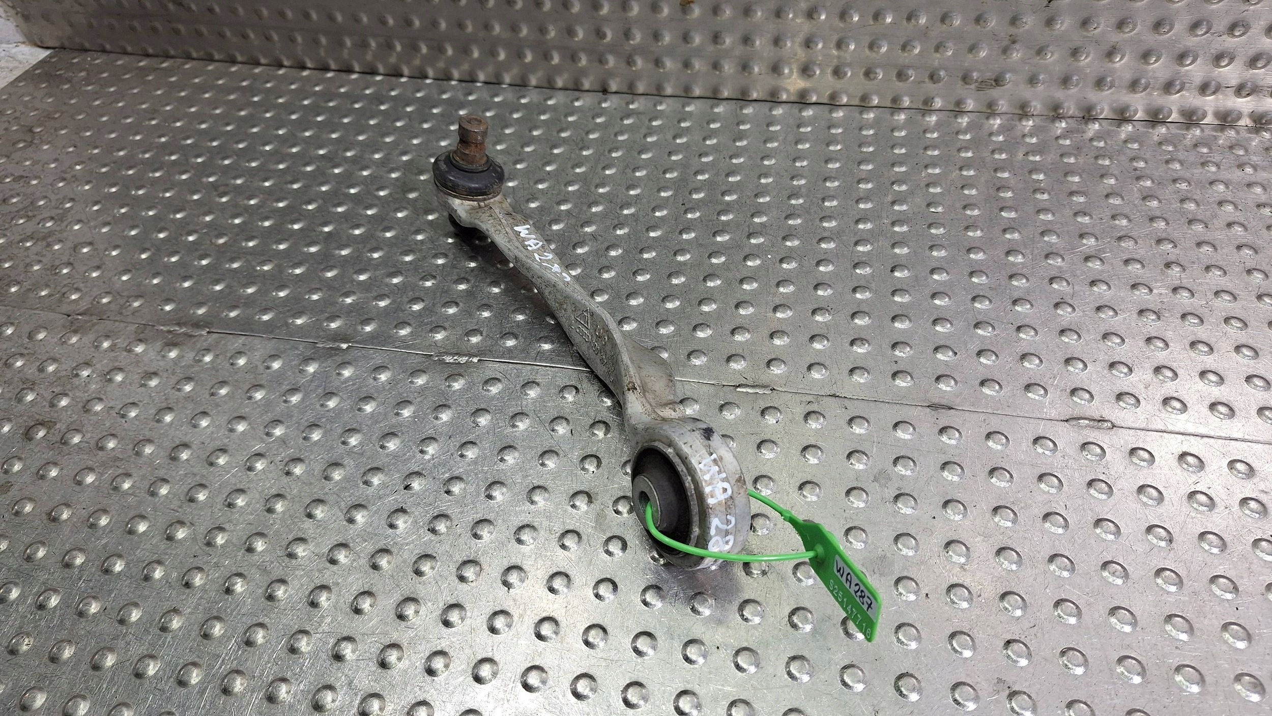 arm left front upper OE 4D0407511F AUDI A4 B6 A6 C5 PASSAT B5 SUPERB and