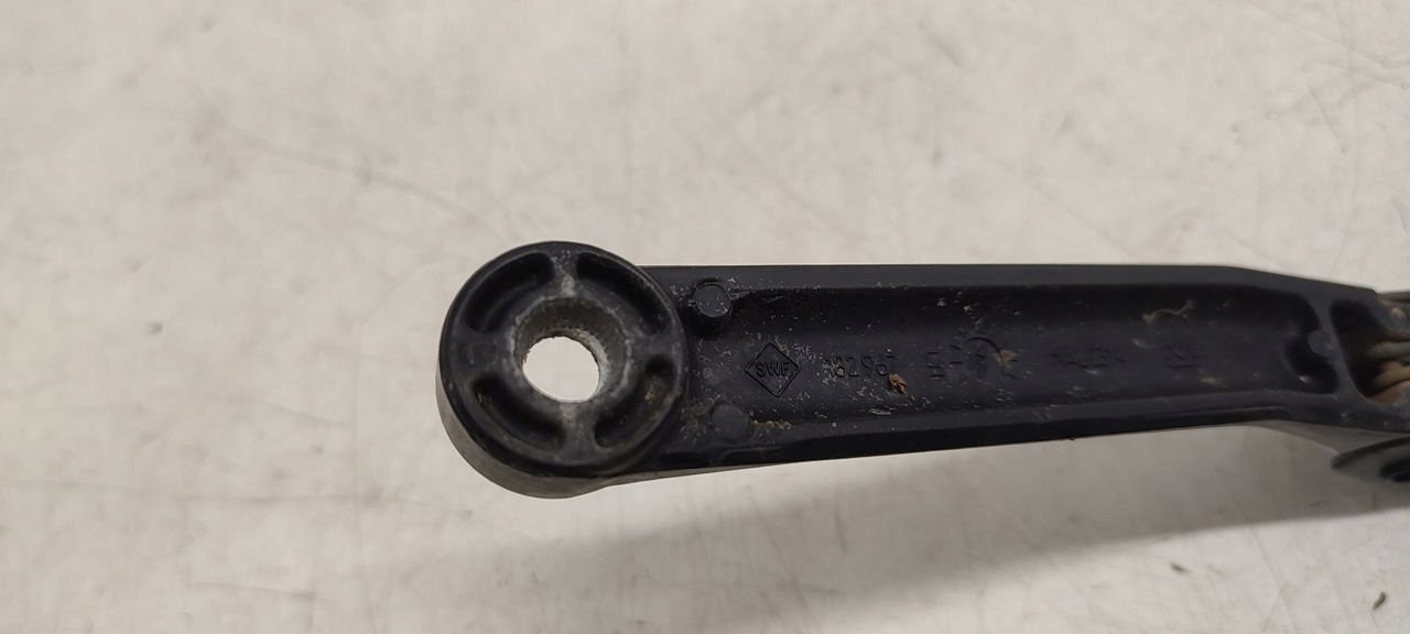 wiper arm right Audi A6 C5 2,5 TDI sedan