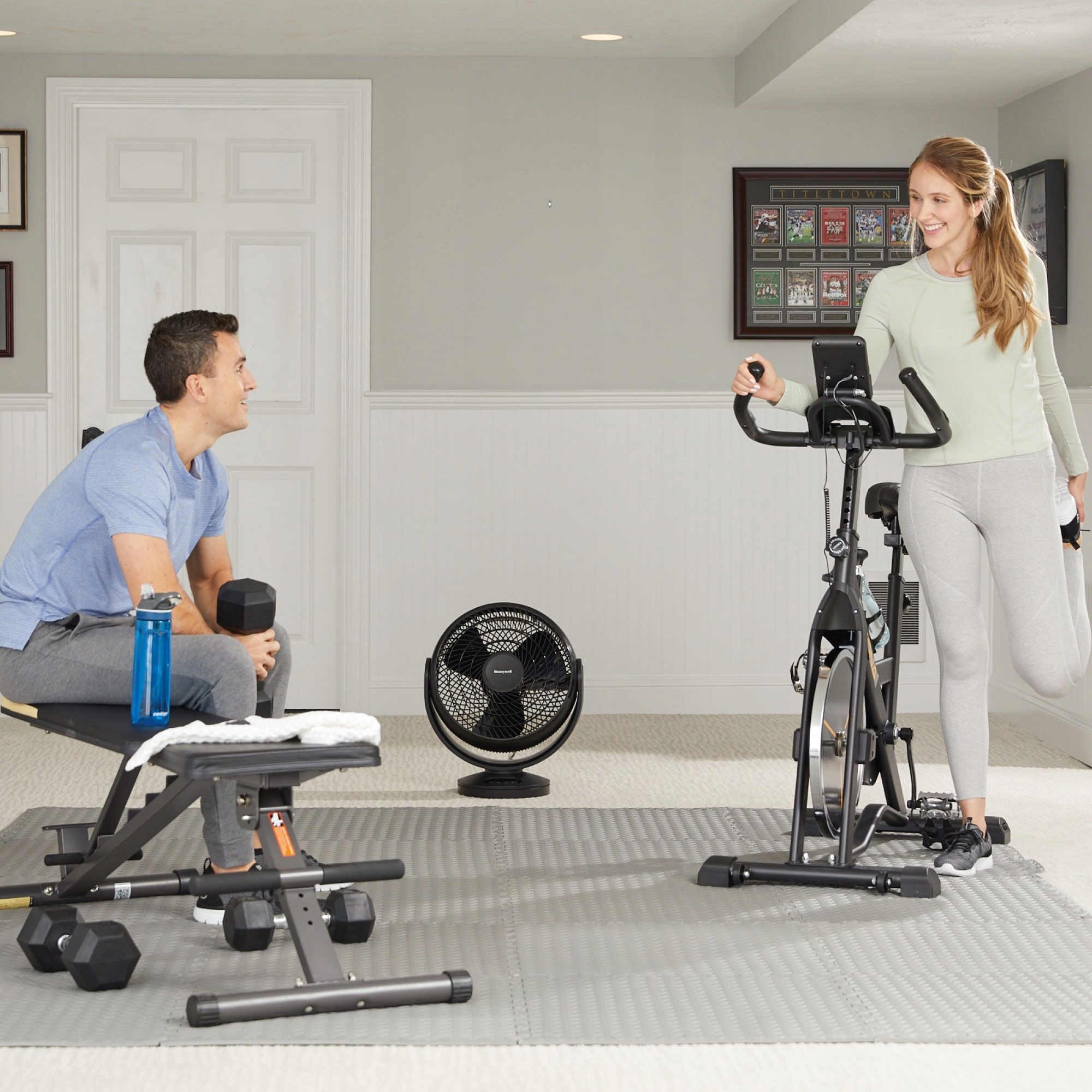 WENTYLATOR WIATRAK CYRKULATOR PODŁOGOWY OBROTOWY DUŻA MOC CHŁODZENIA HF715 Model HF715BE