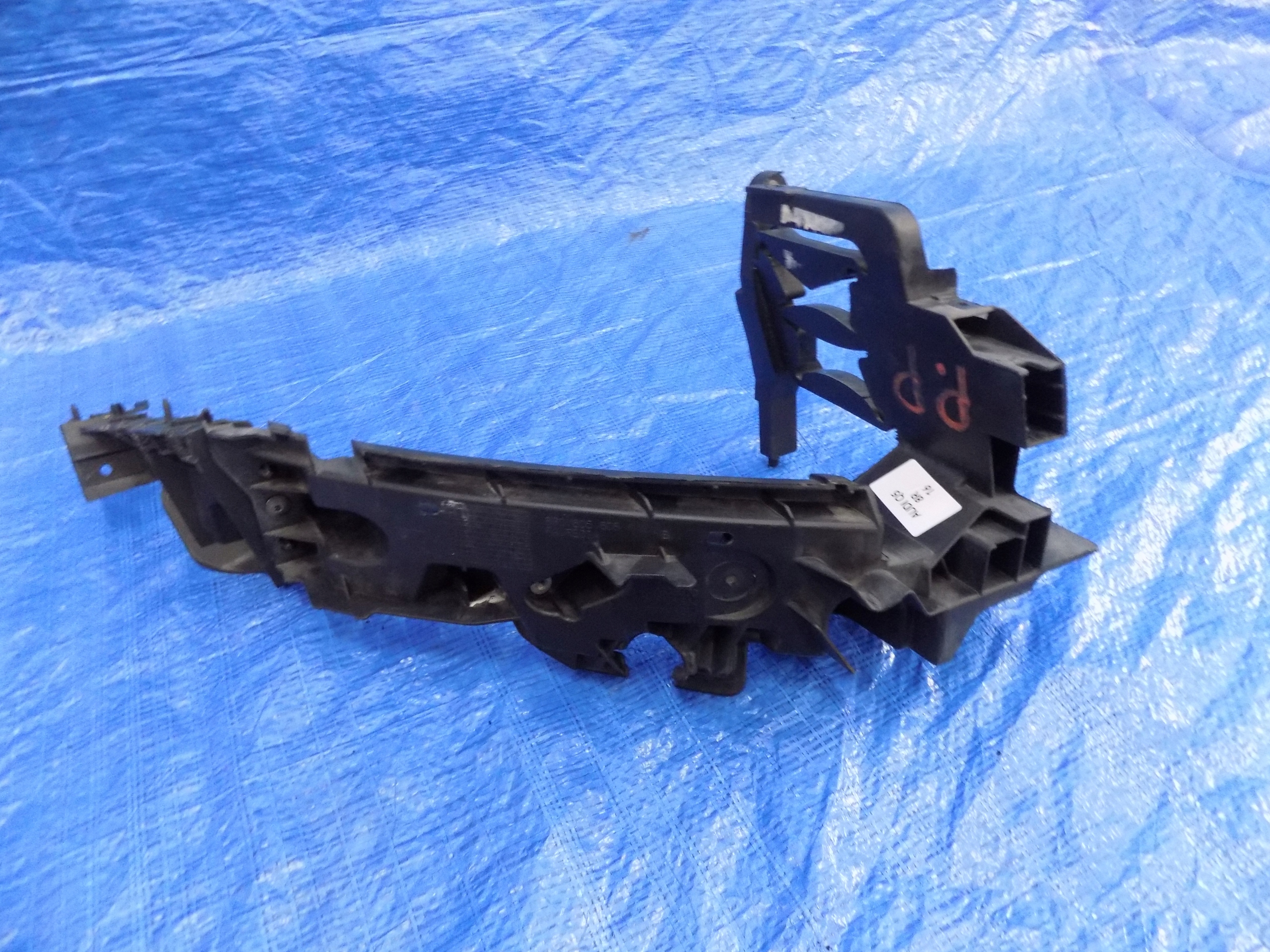 8R0805608A - Задний бампер правый передний AUDI Q5 8R 2.0 TDI