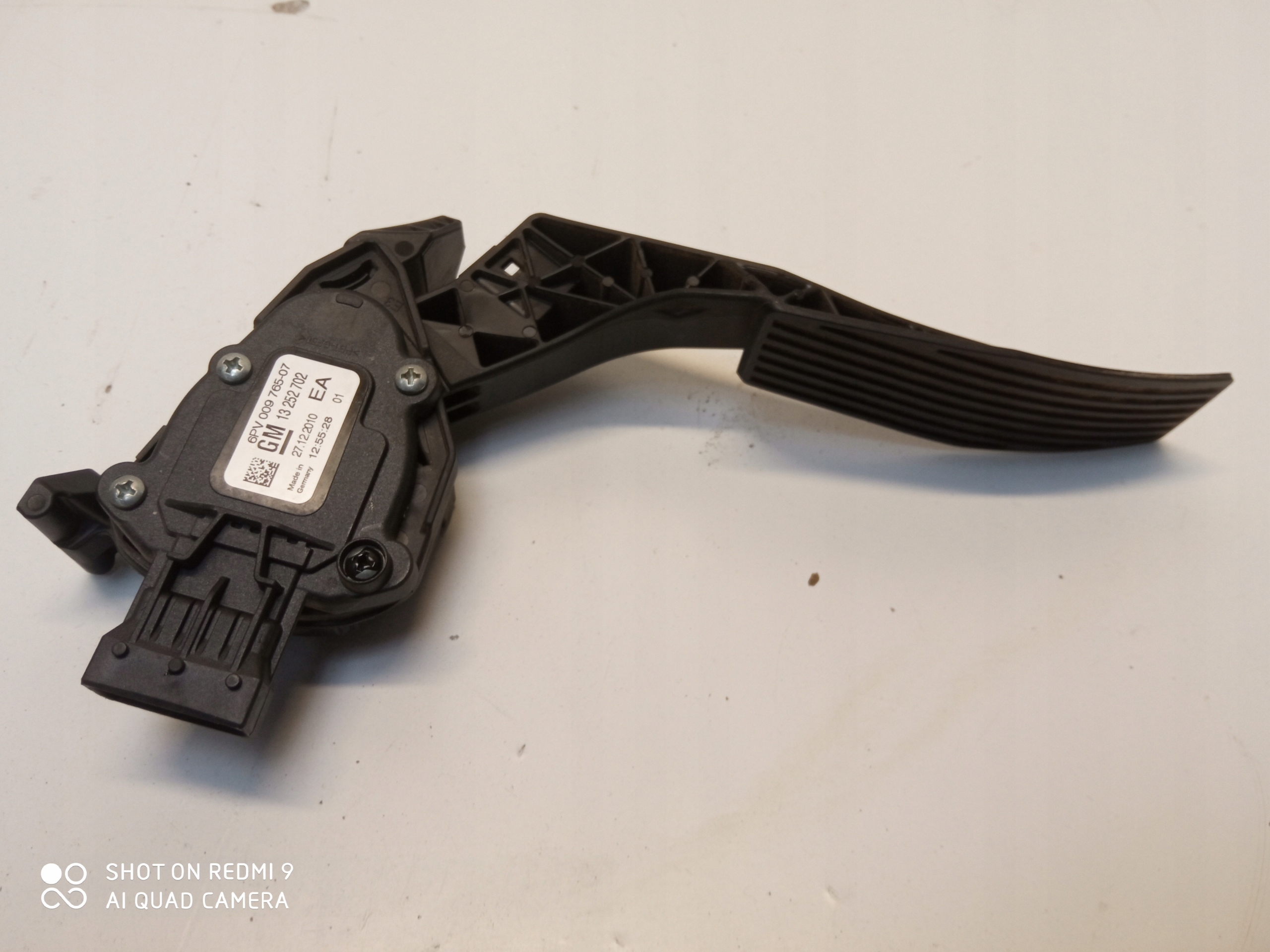 OPEL ASTRA J 4 accelerator pedal 13252702