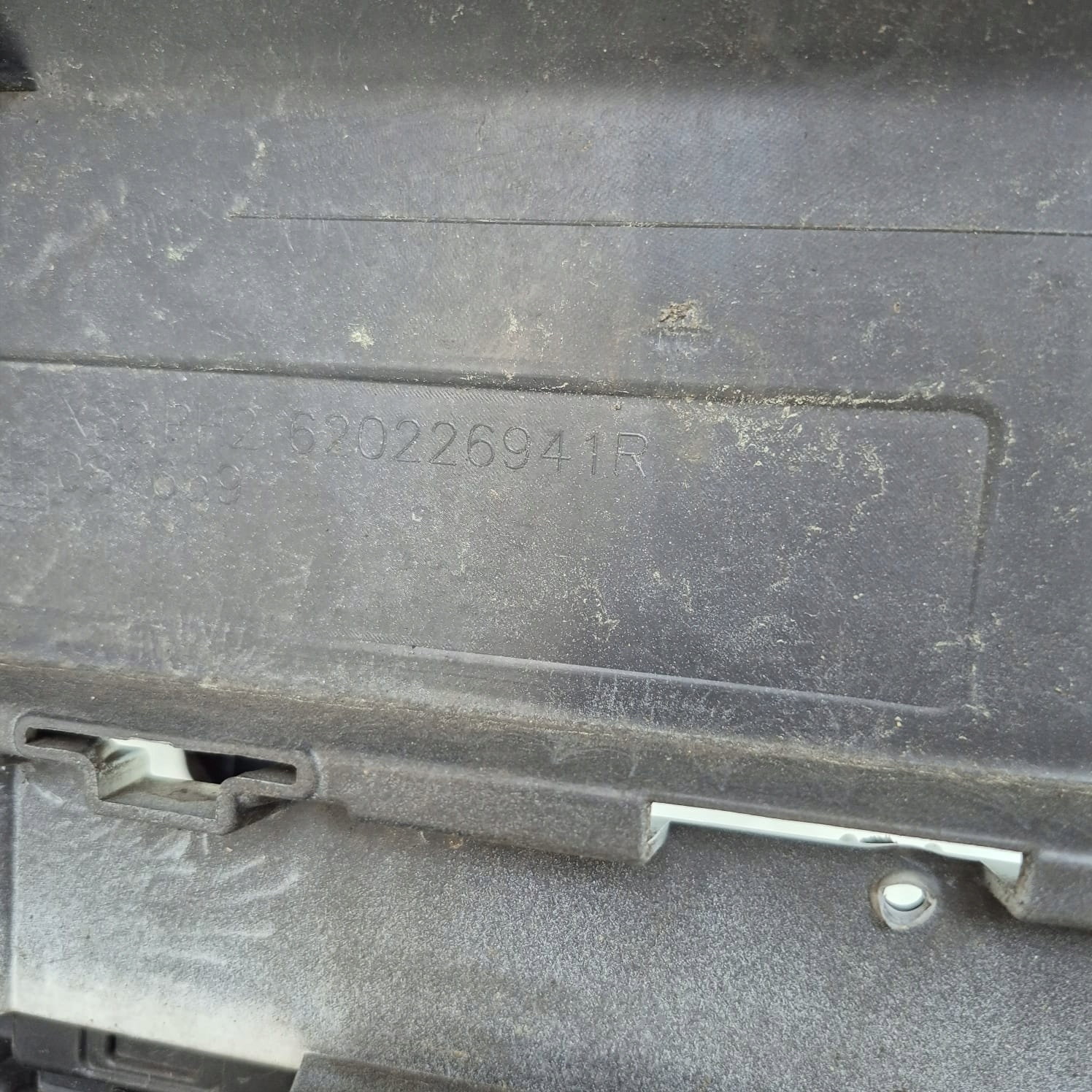 RENAULT TRAFIC IV 21- bumper front front grill 620226941R