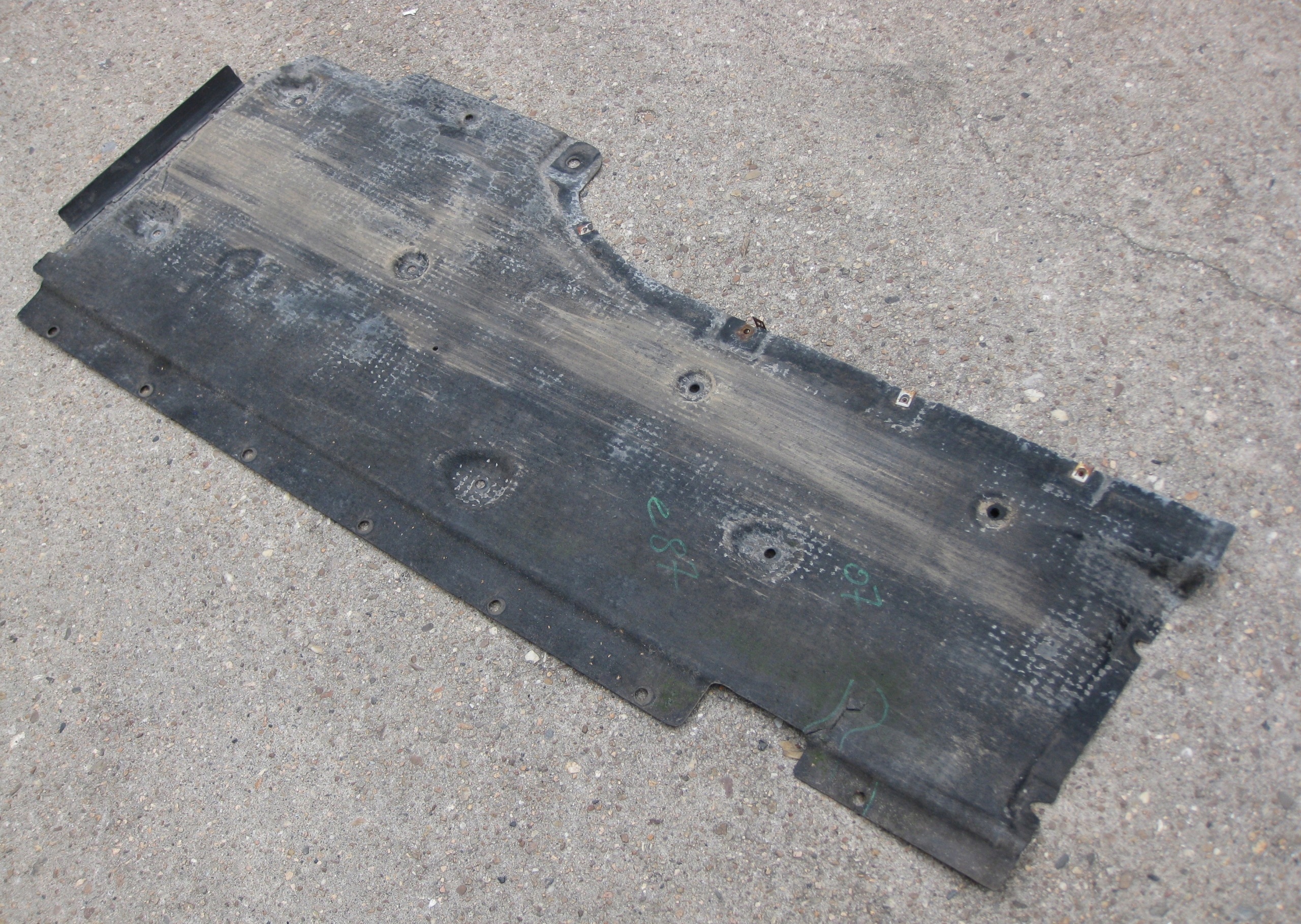 BMW E87 5D 07R Blende Abdeckung abdeckung Blende Abdeckung Unterfahrschutz links 7059389