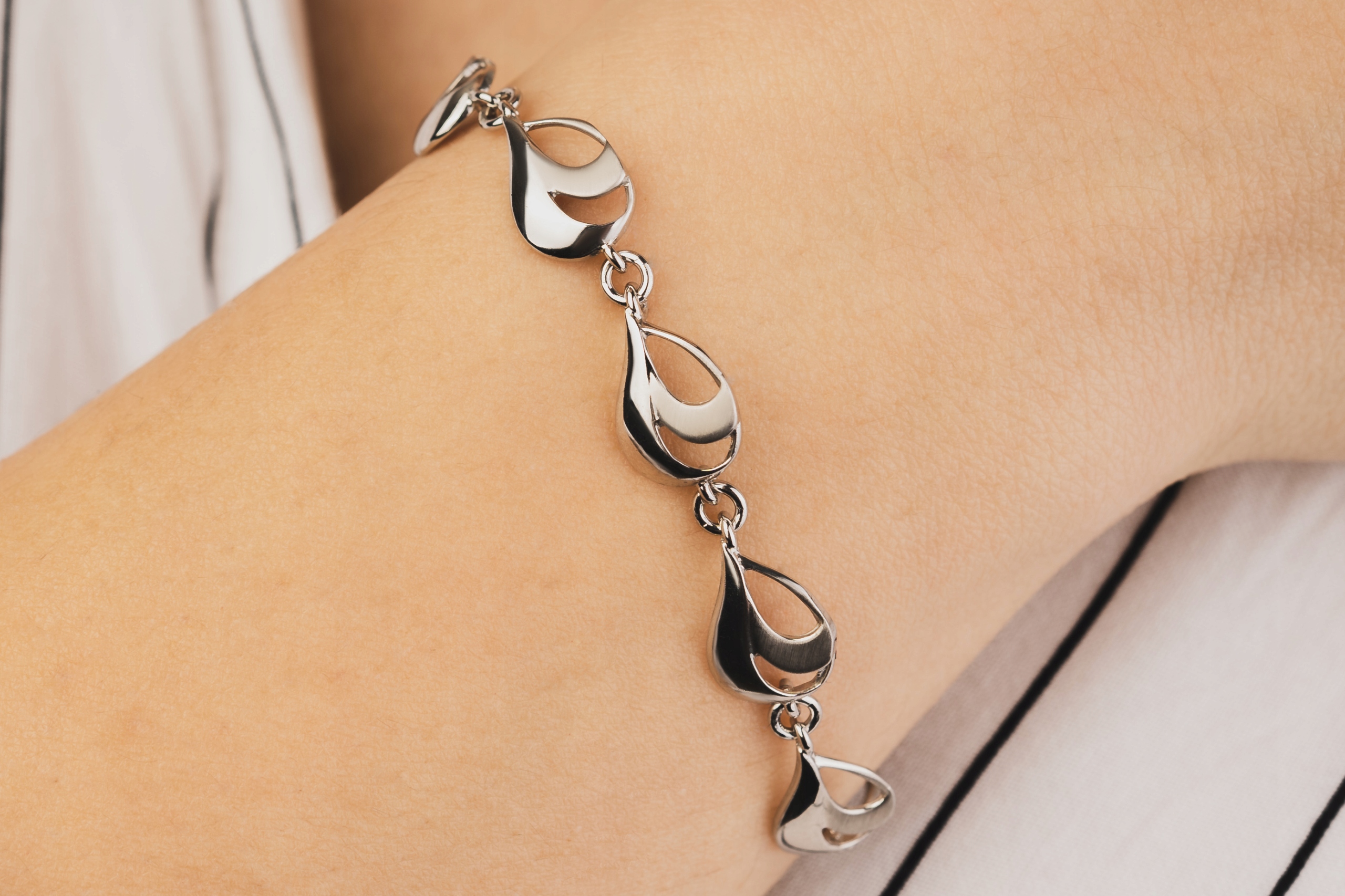 Stříbrný Náramek Ag 925 Ažurové Slzy Rhodiovaný Jako Dárek Pro Ženu