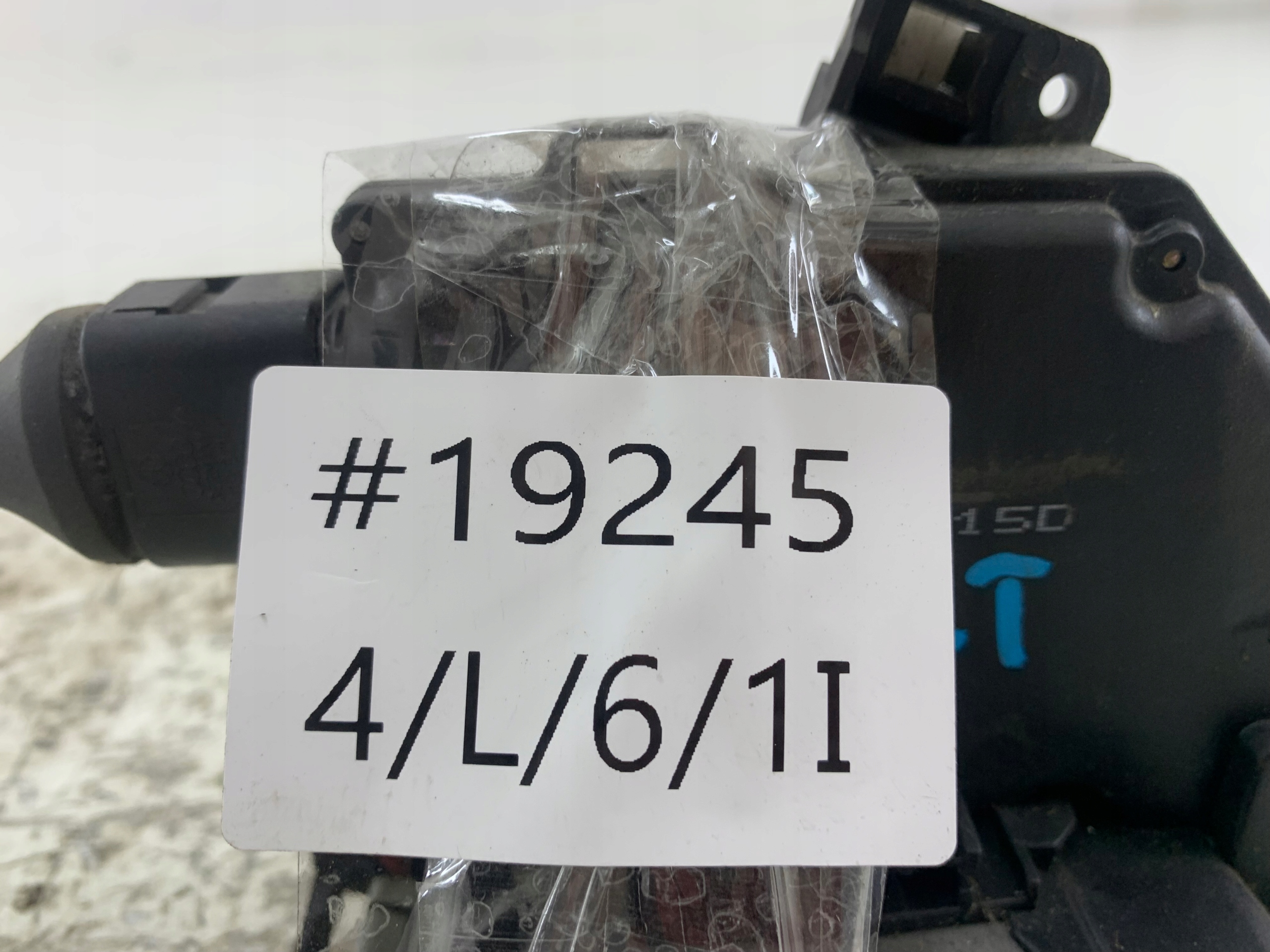 AUDI A4 B6 lock door left rear part 4B0839015D