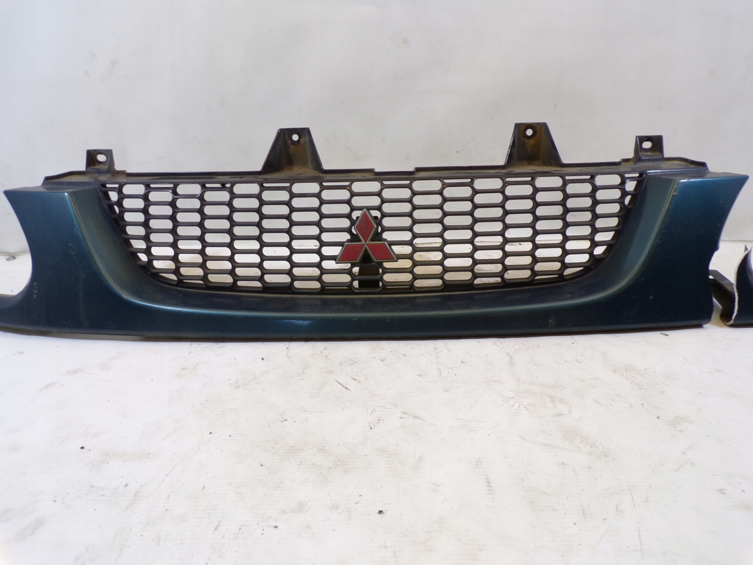 grill grille radiator MITSUBISHI SPACE GEAR