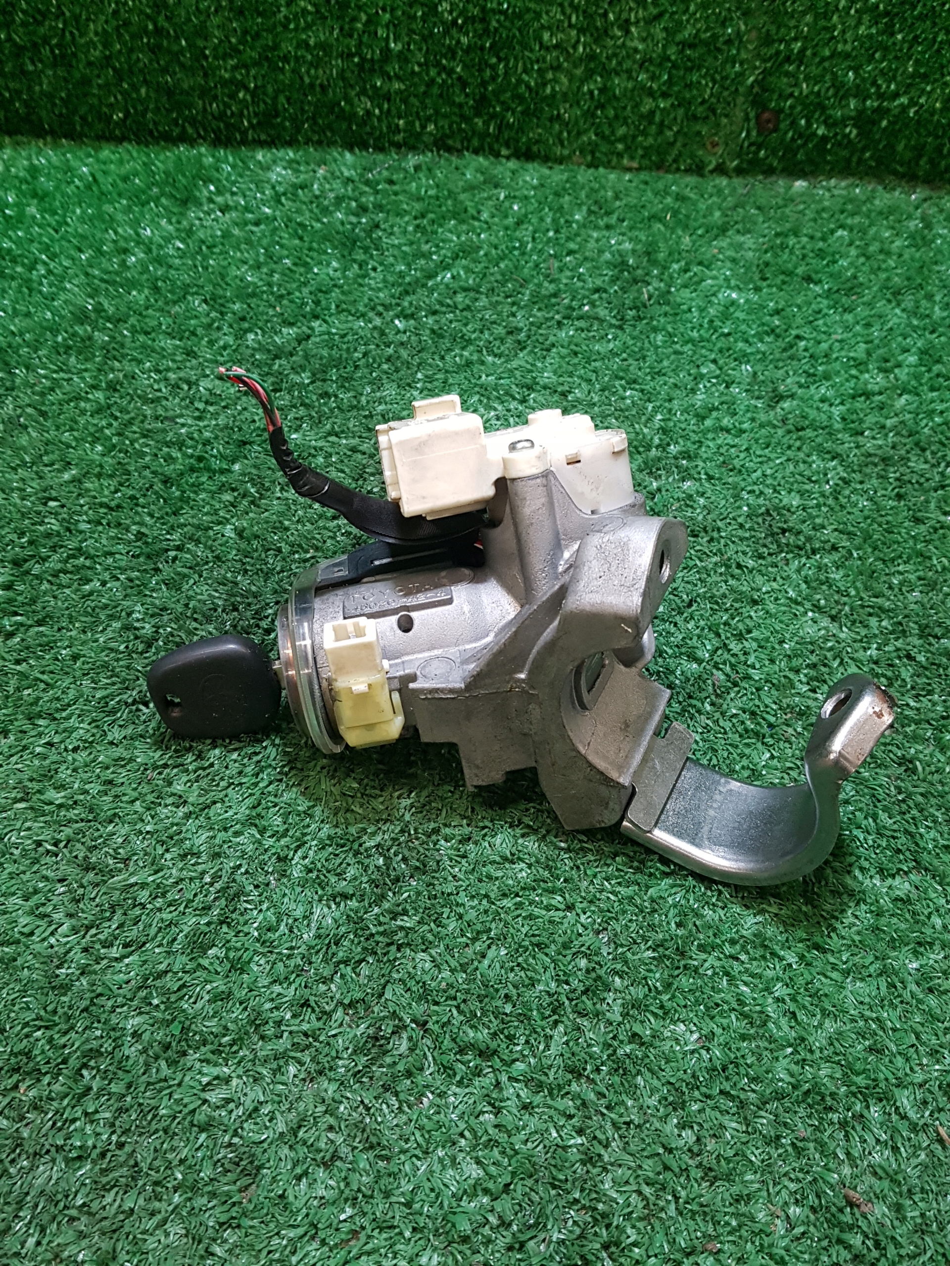 ignition Z KLUCZYKIEM TOYOTA AURIS 45020-42-4