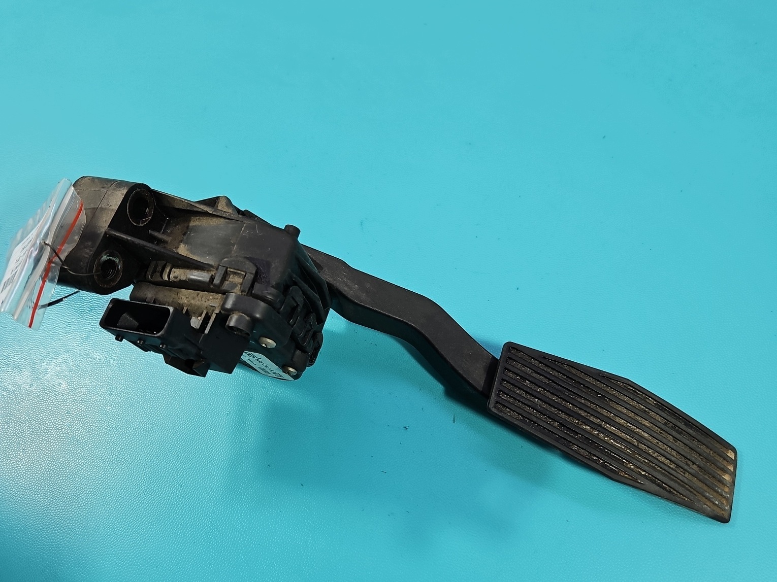 accelerator pedal OPEL ASTRA H 1.9 D 9157999 BL