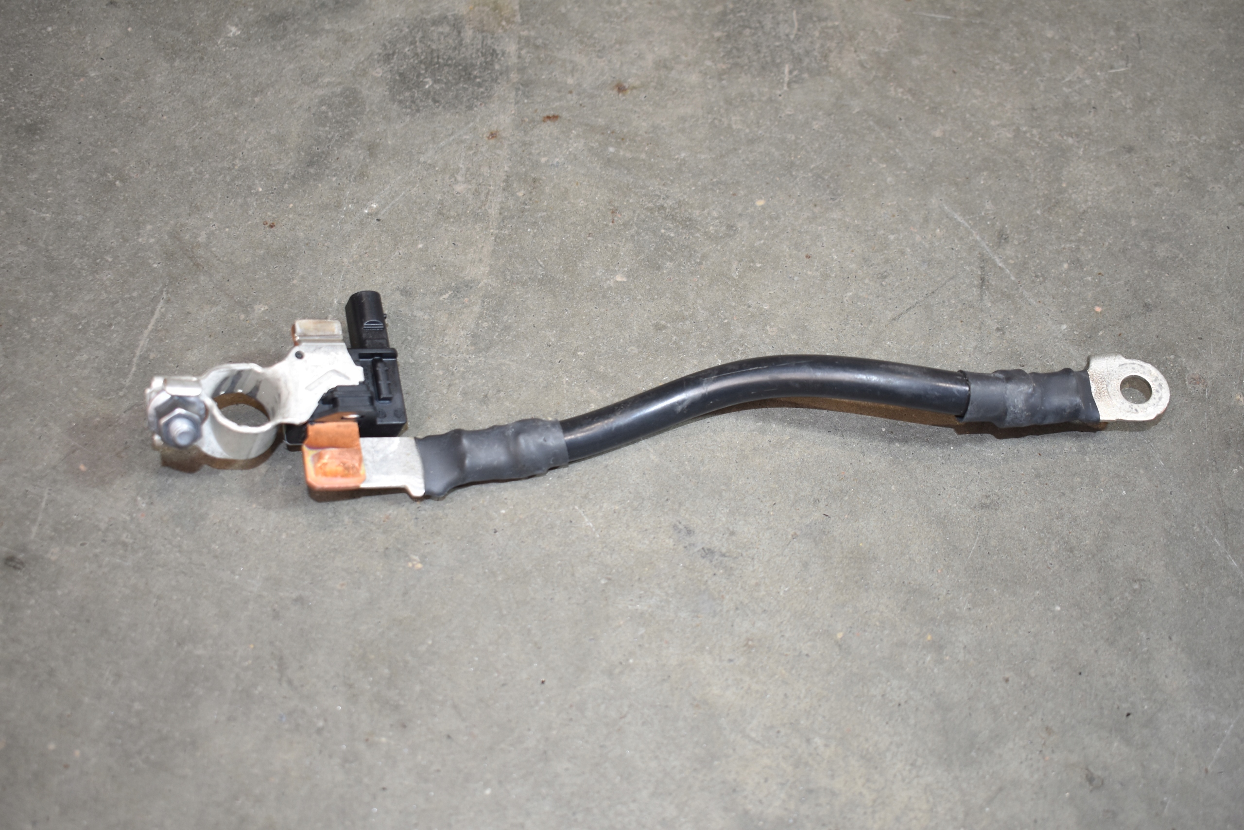 perfect condition pyrotechnic clamp MERCEDES W214 1