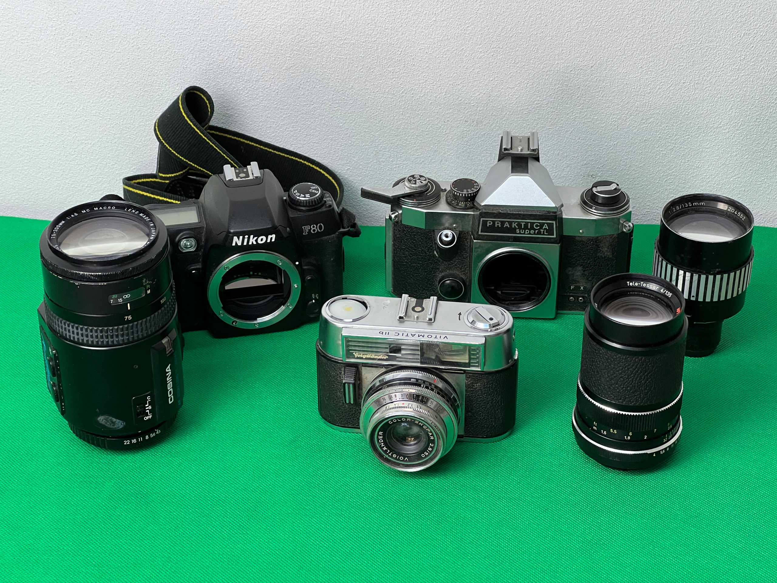 APARATY, OBIEKTYWY DO NAPRAWY LUB NA CZĘŚCI >>>