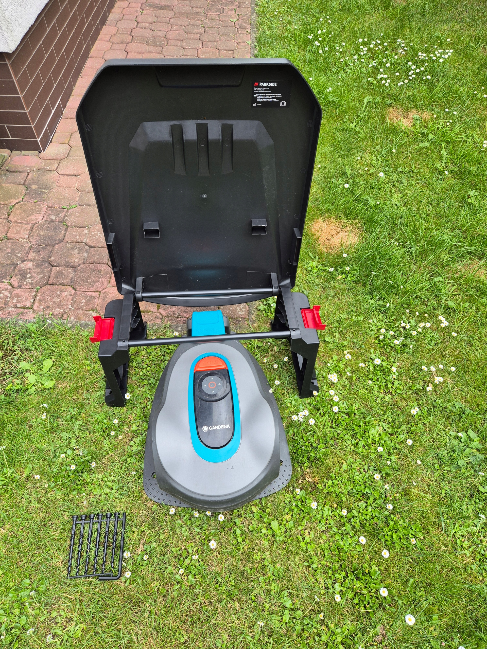 DASZEK, GARAŻ DO ROBOTA KOSZĄCEGO G/\RDENA