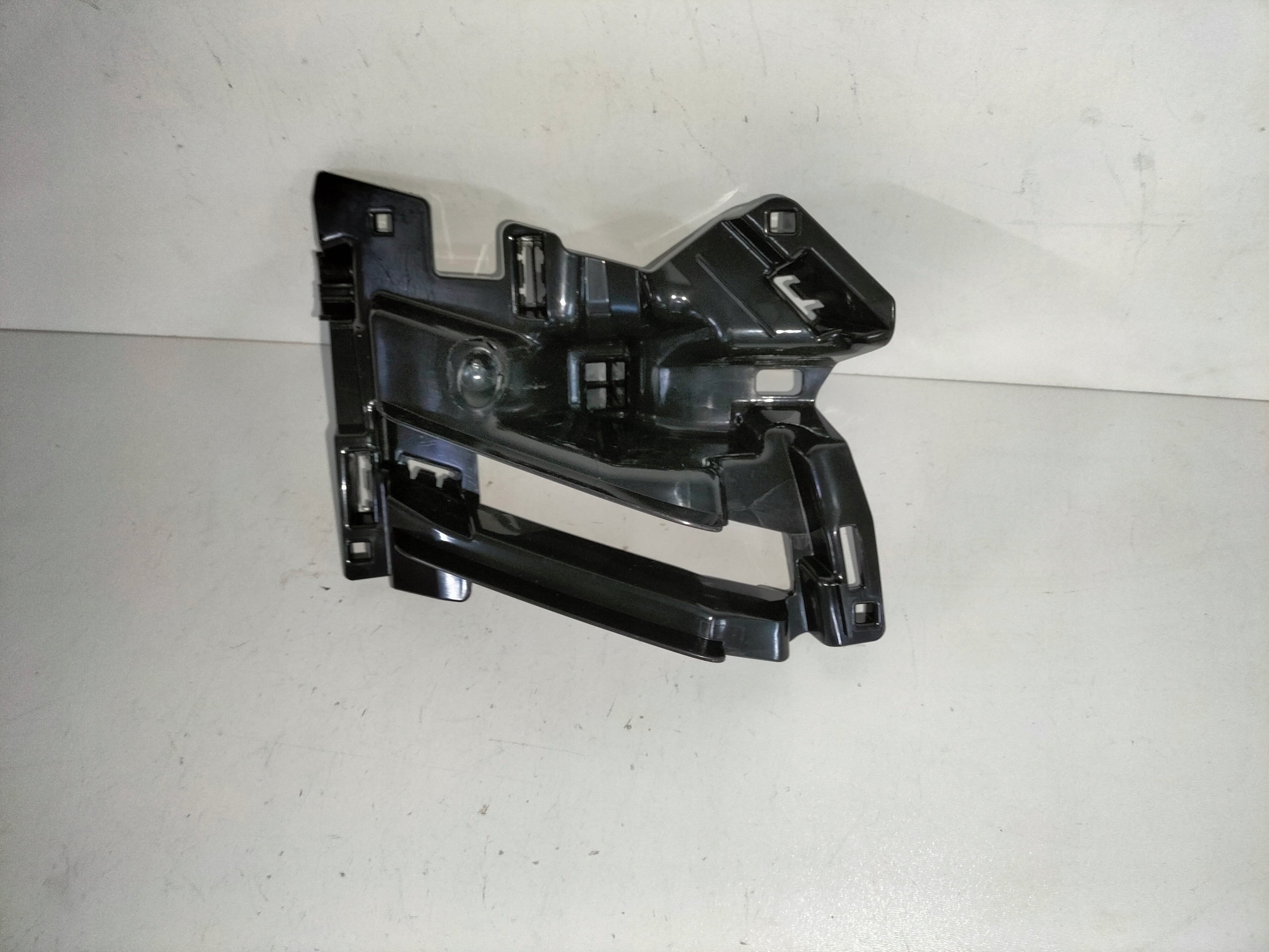support holder of a bumper front left SKODA KODIAQ 16- below atrape
