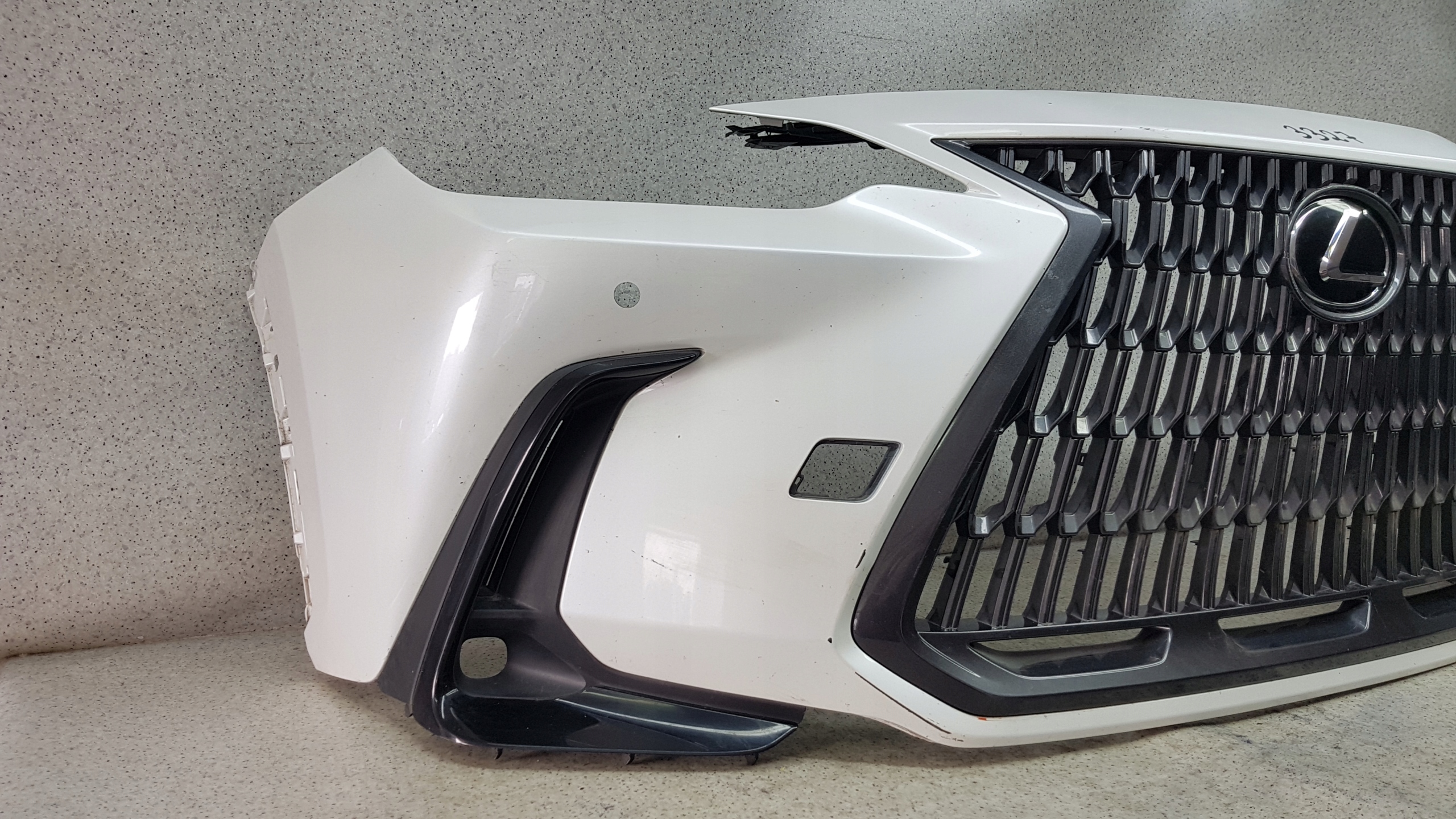LEXUS NX II 2021 - bumper front 3327